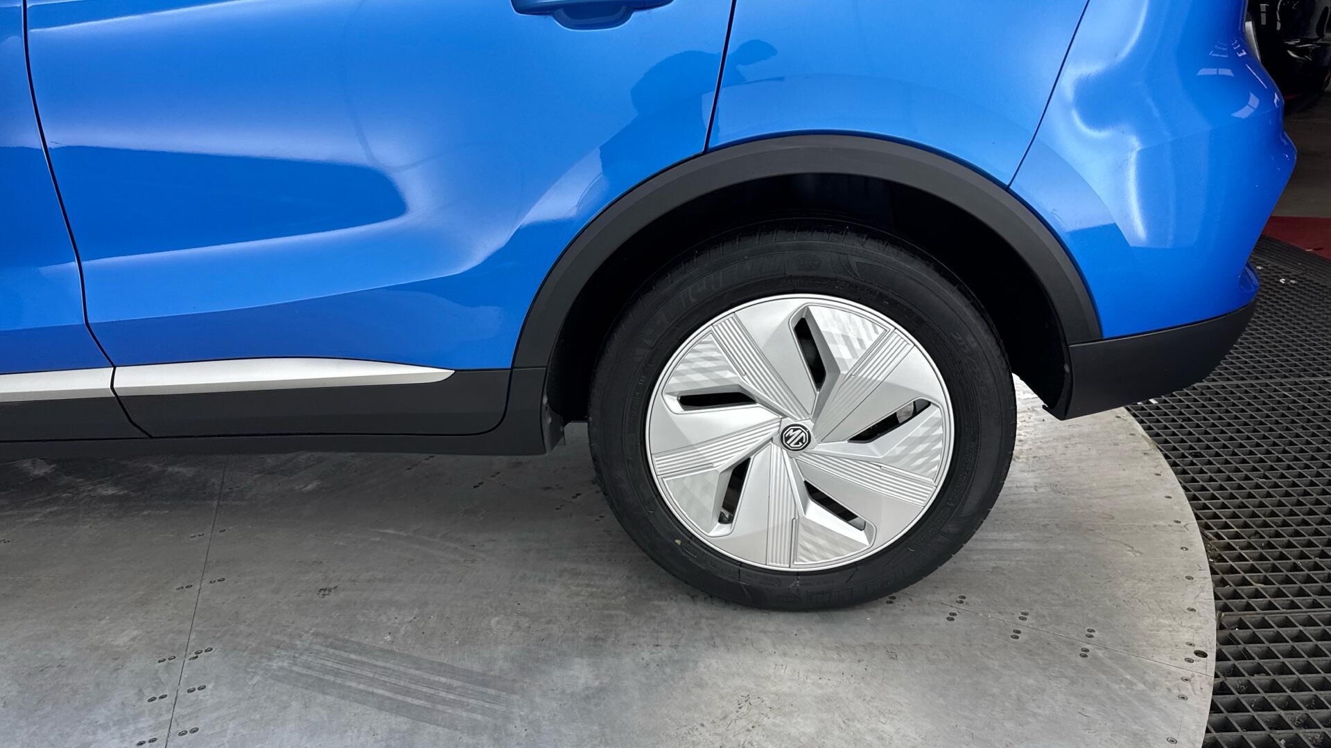 MG ZS view 23