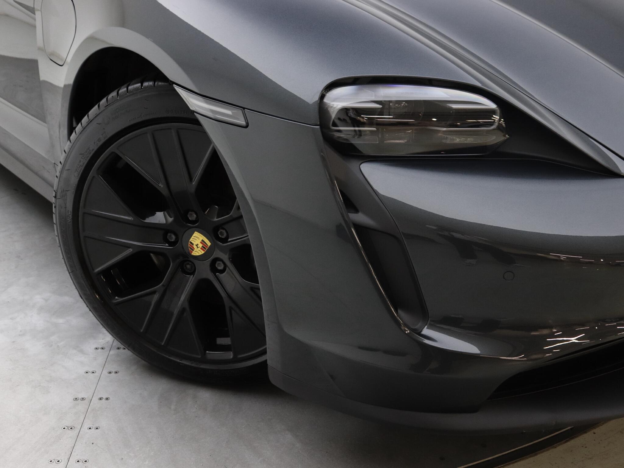 Porsche Taycan view 33