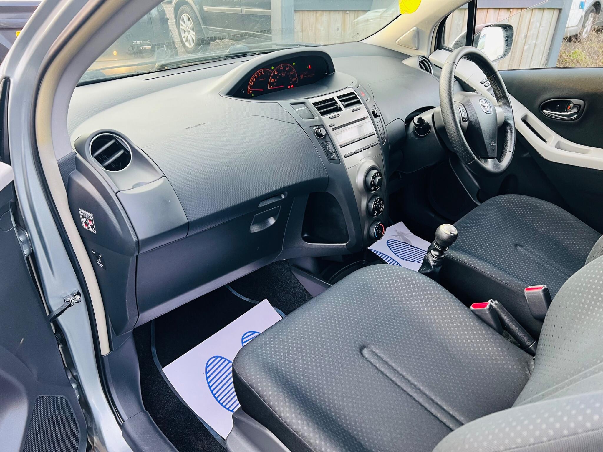 2010 Toyota Yaris 1.33 Dual VVT-i TR Euro 4 (s/s) 3dr • 91,593 miles image 12