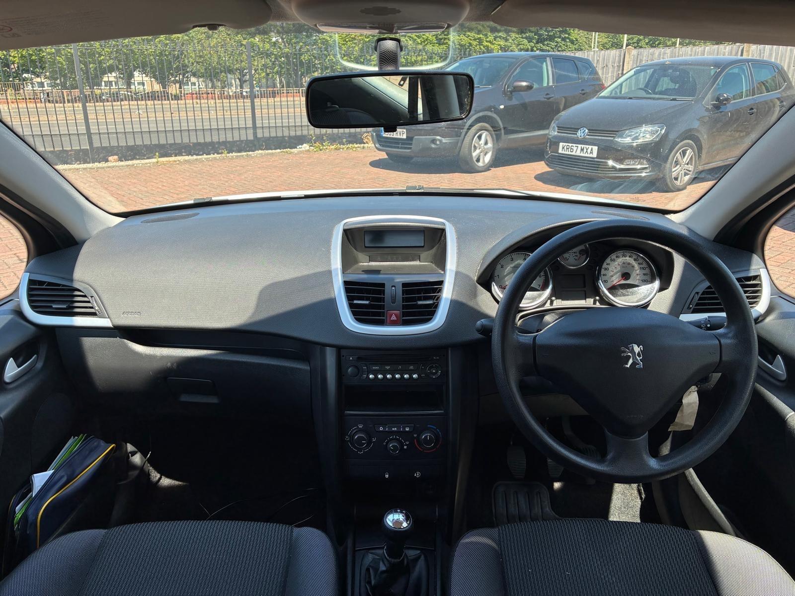Peugeot 207 view 18