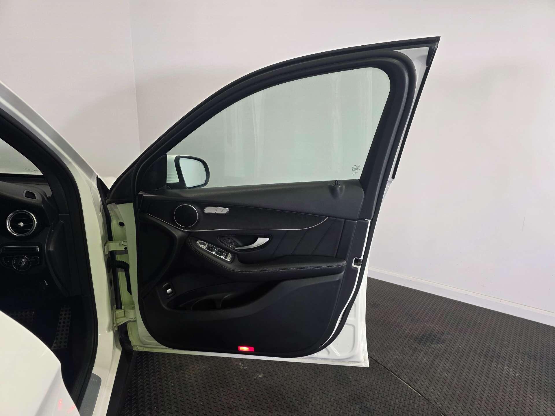 Mercedes-Benz GLC view 13