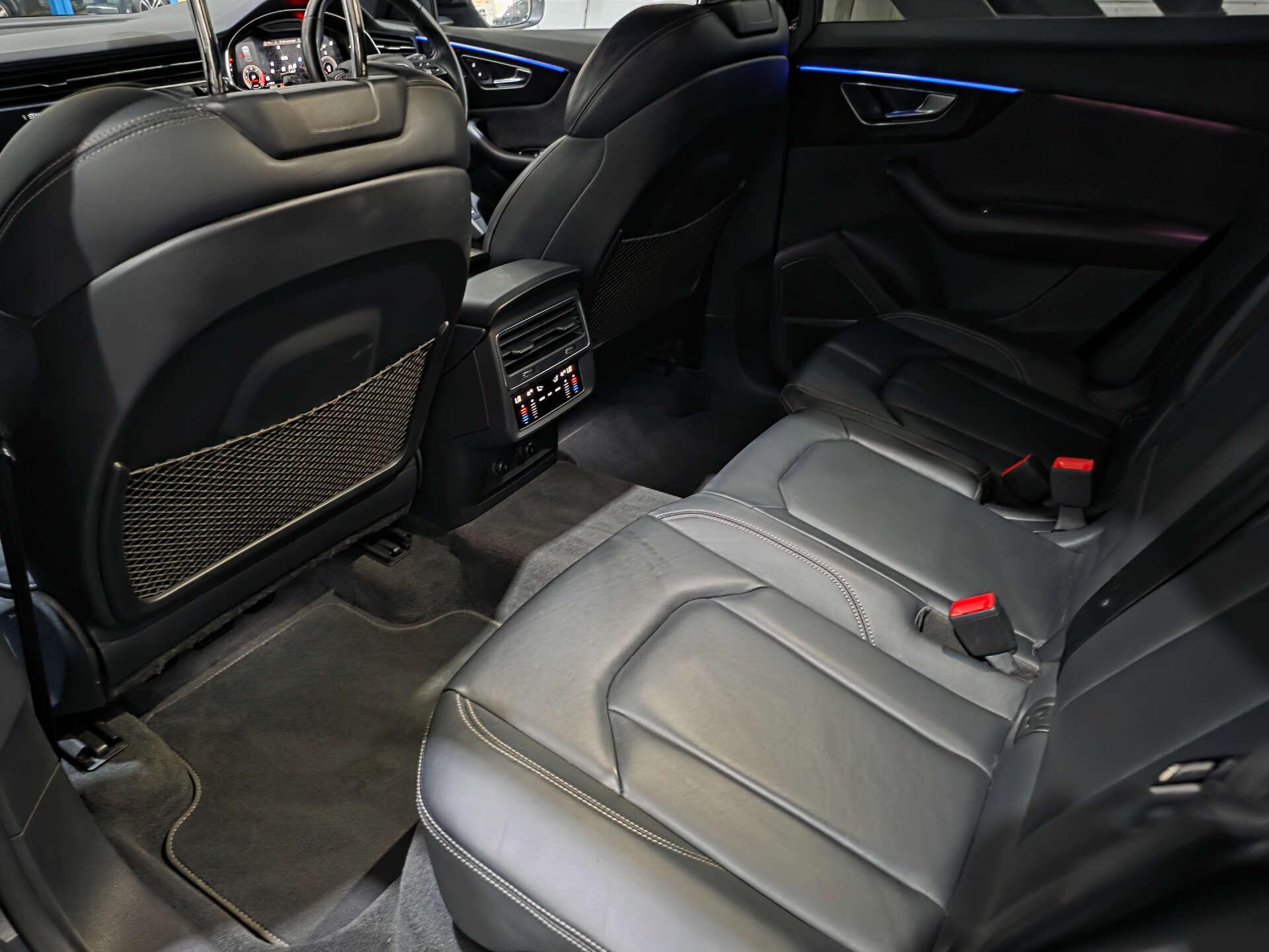 Audi Q8 view 27