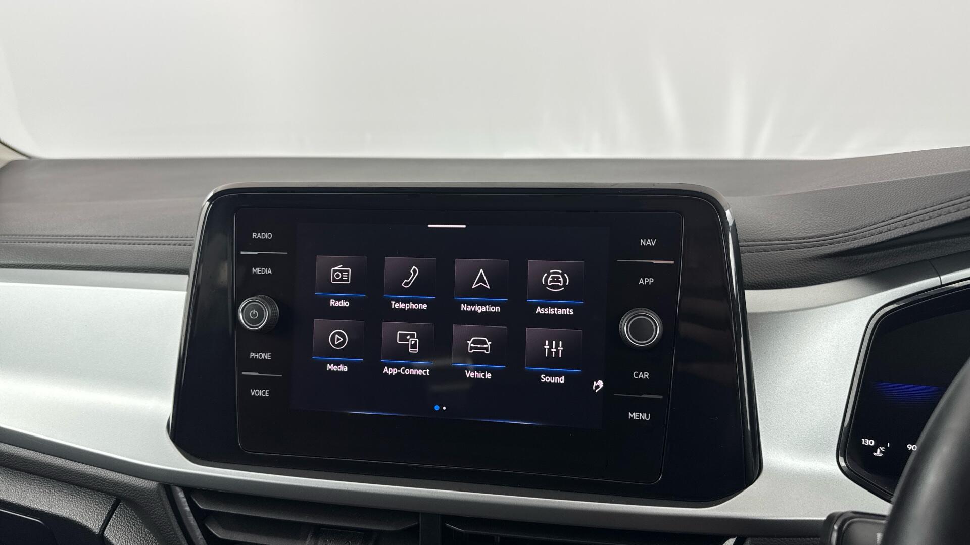 Volkswagen T-Roc view 12