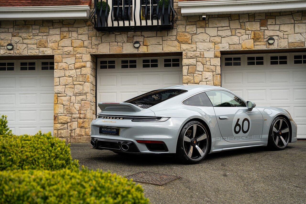 Porsche 911 view 24