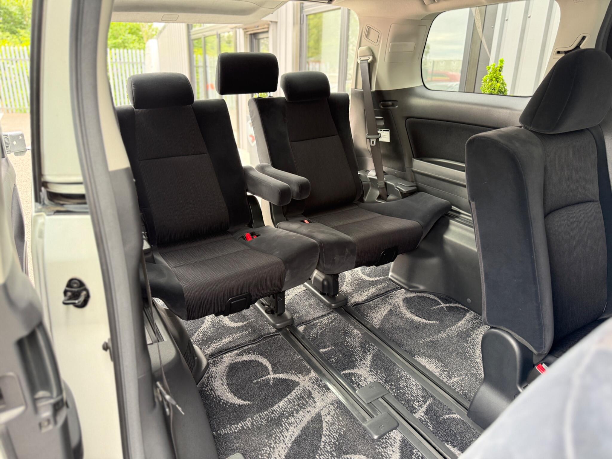 Toyota Vellfire view 11