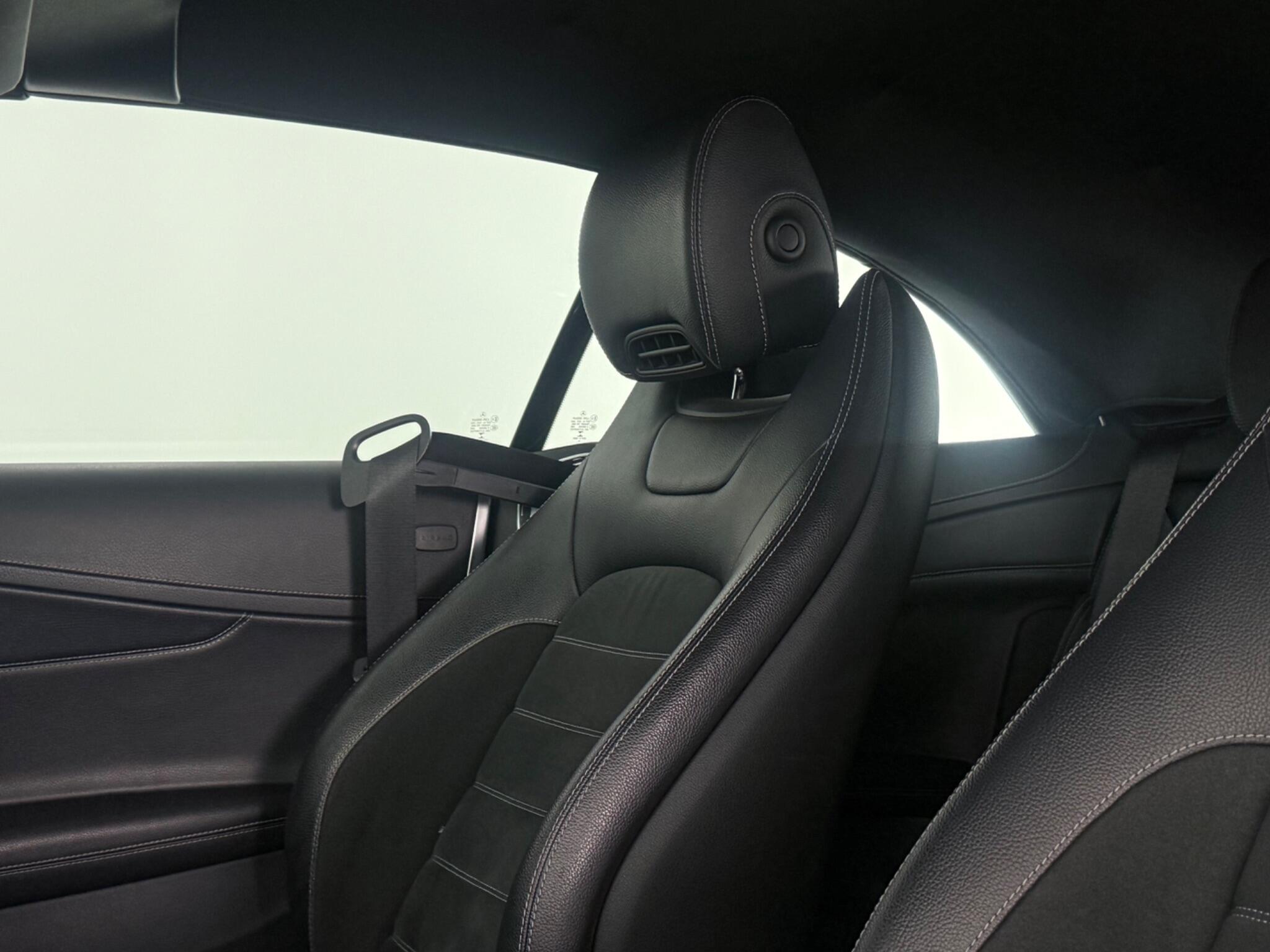 Mercedes-Benz C-Class view 33