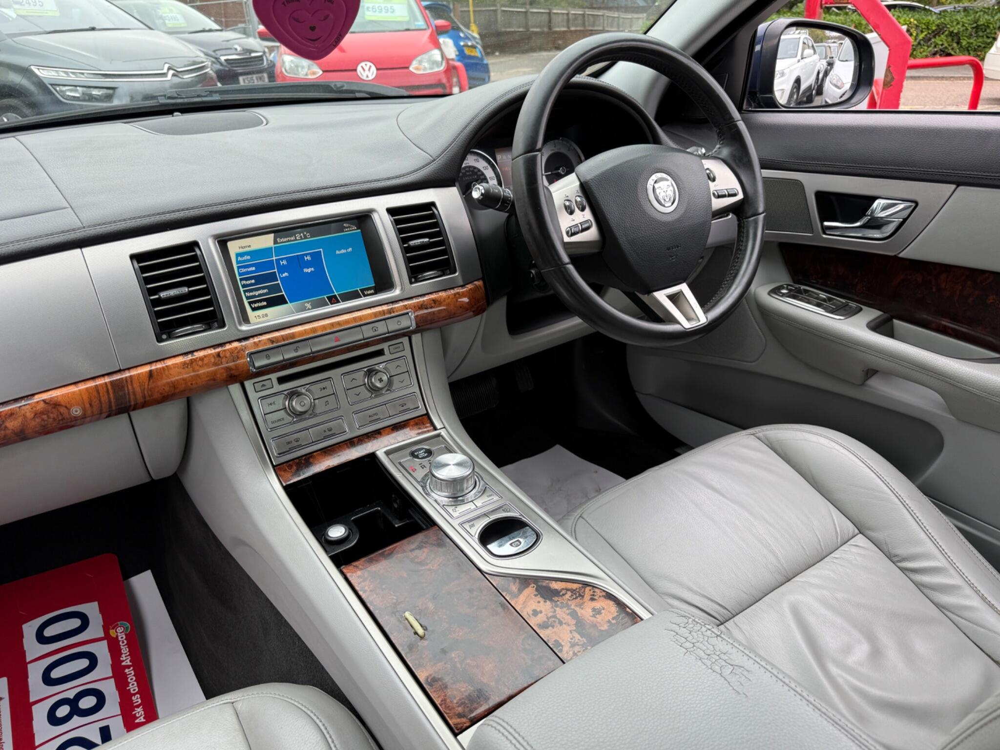 Jaguar XF - Image 52