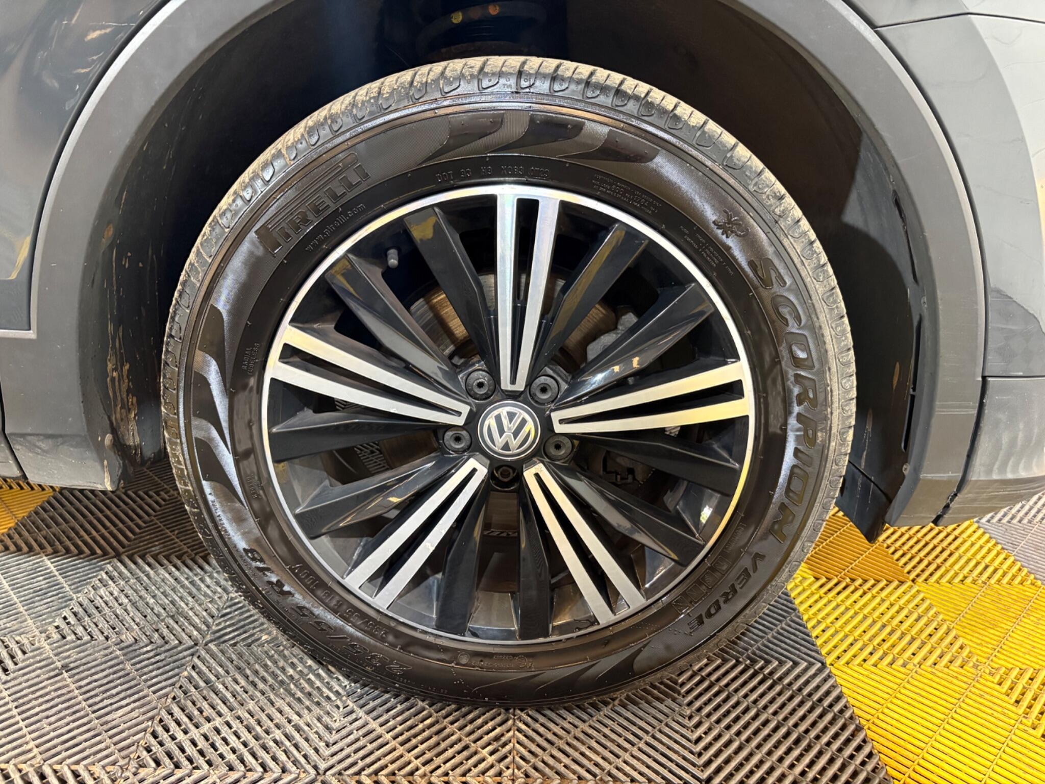Volkswagen Tiguan view 24