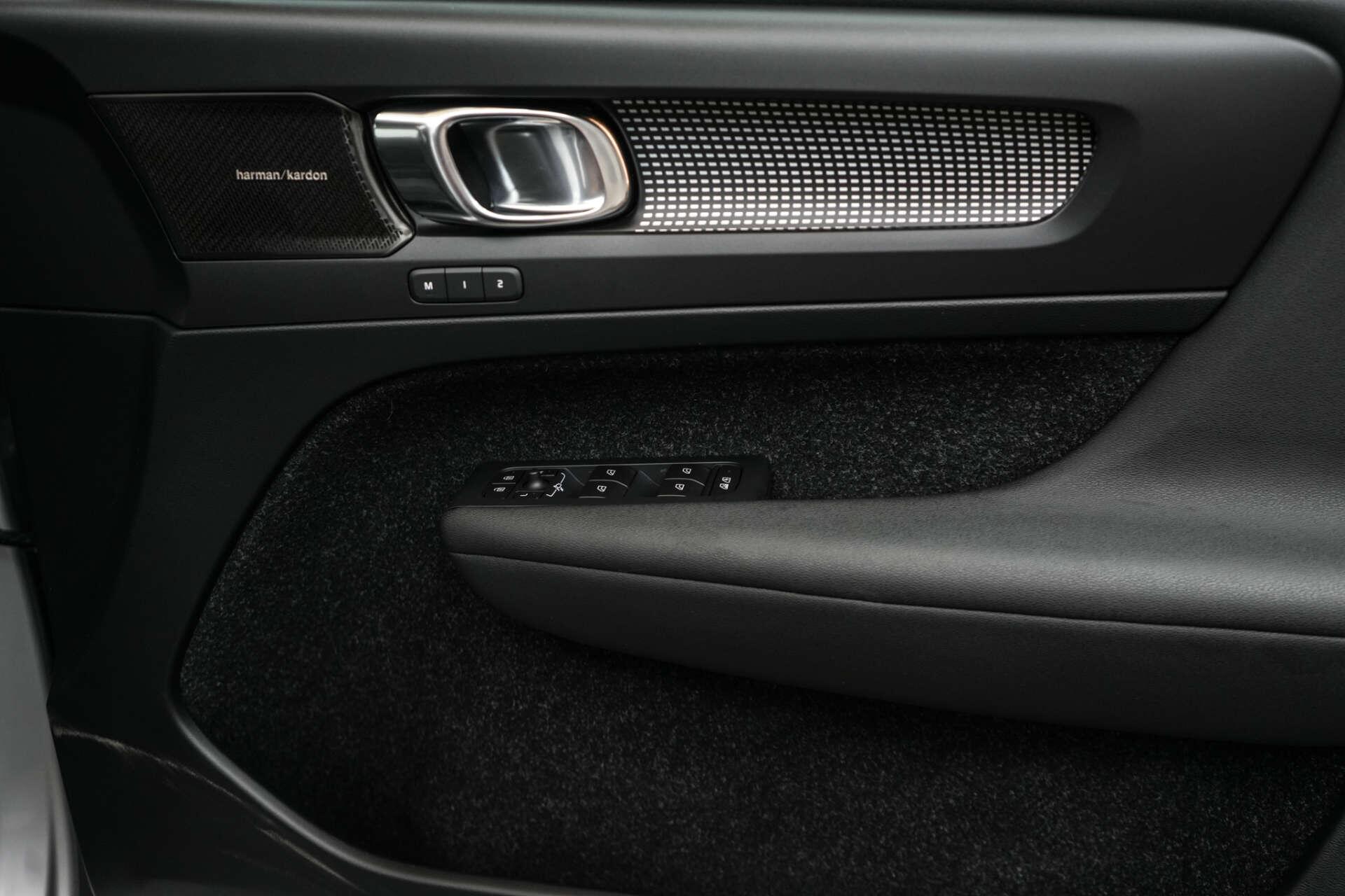 Volvo XC40 view 18