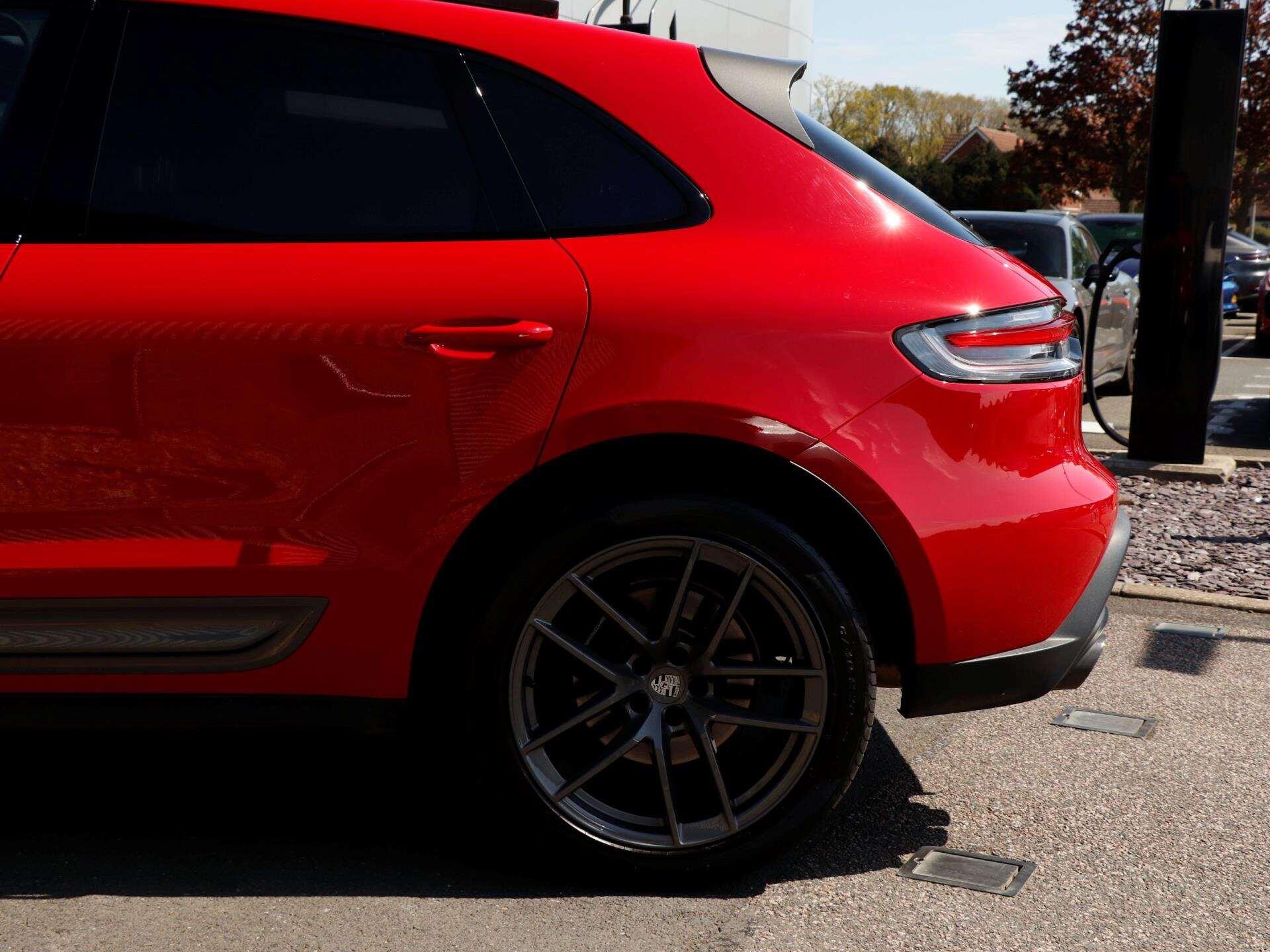 Porsche Macan view 37