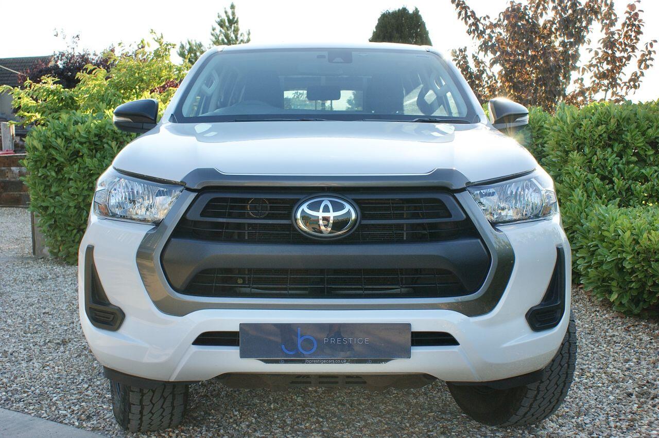 Toyota Hilux view 5