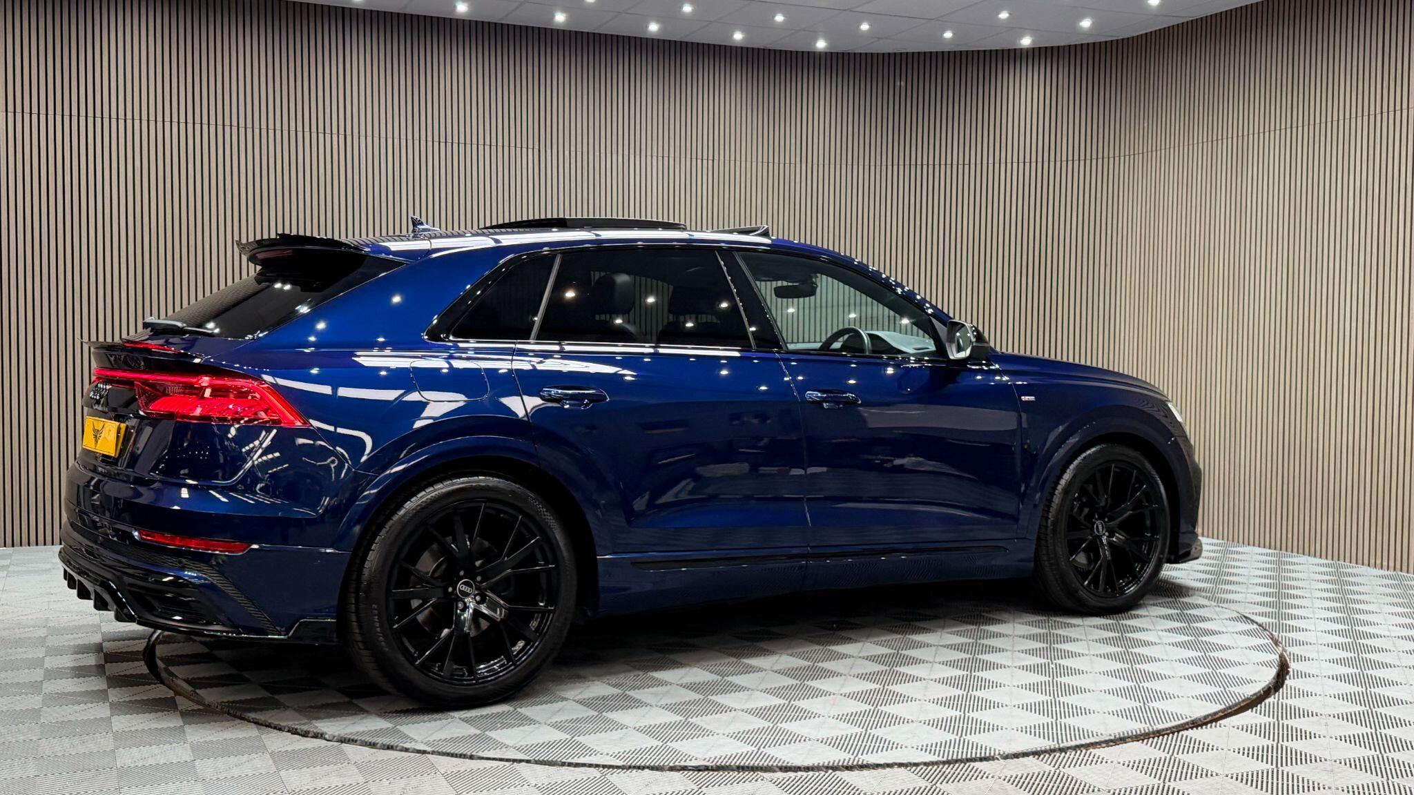 Audi Q8 view 7