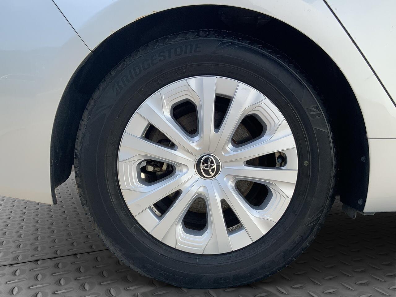 Toyota Prius view 21