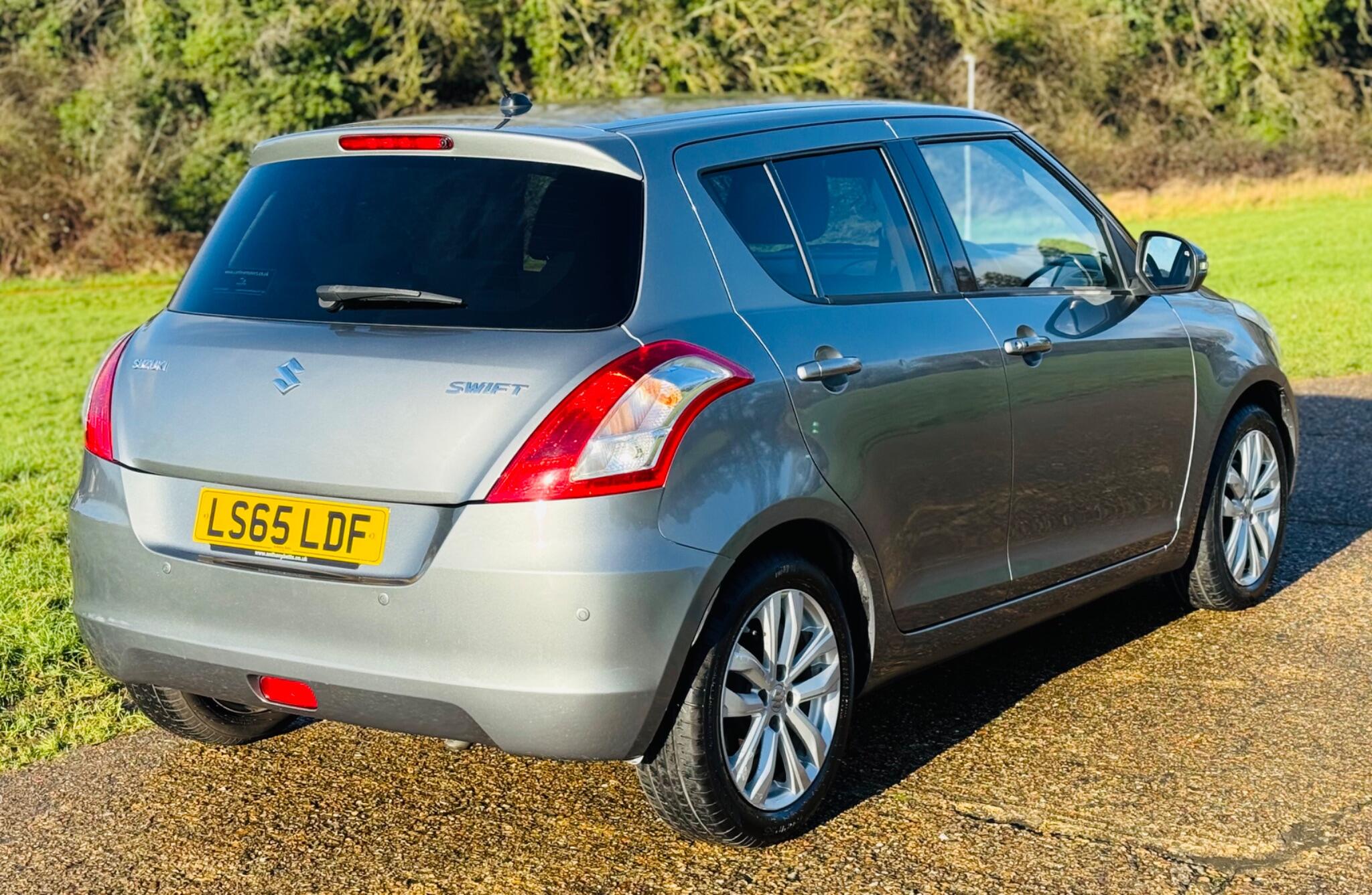 2015 Suzuki Swift image 8