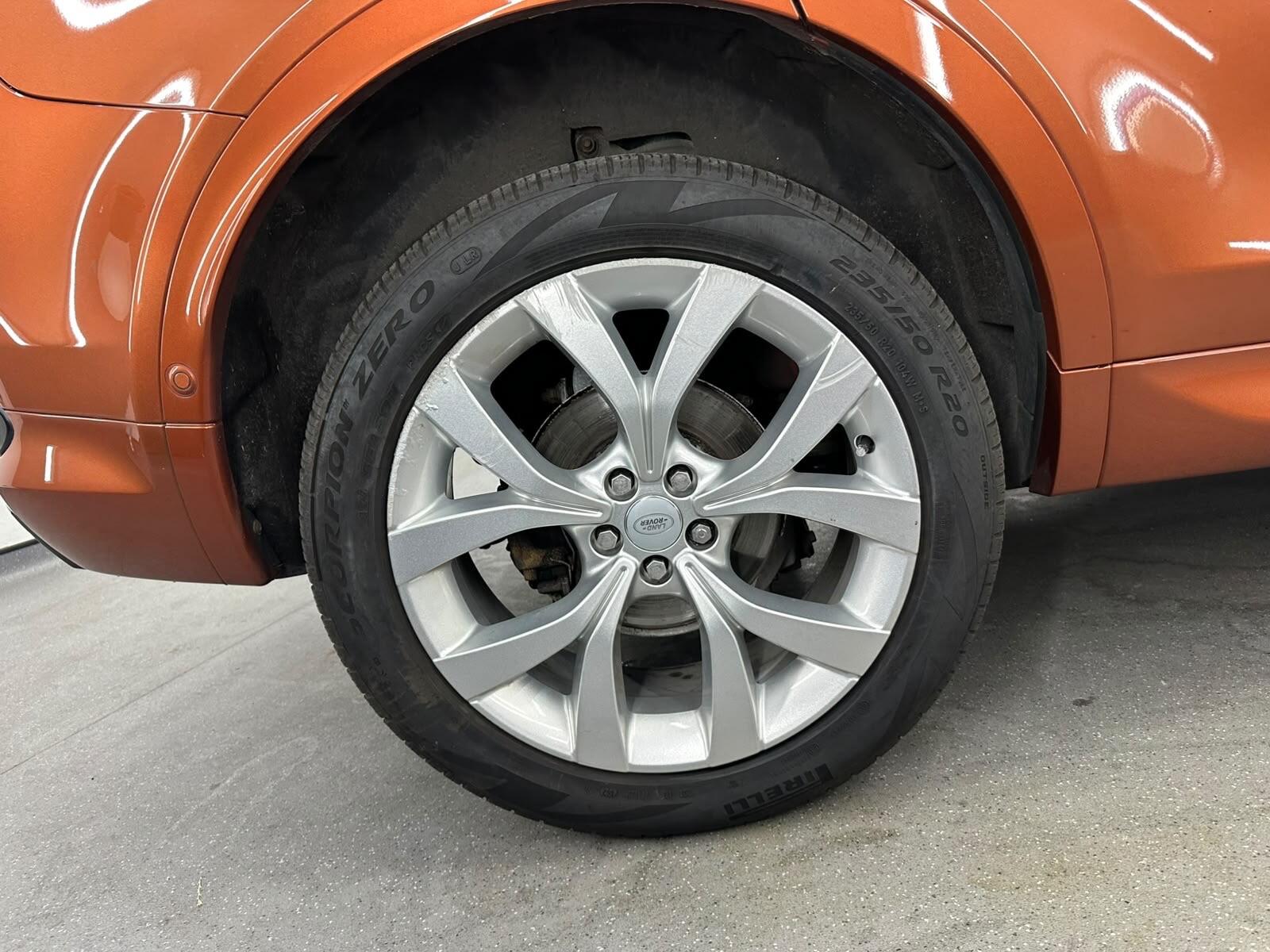 Land Rover Discovery Sport view 19