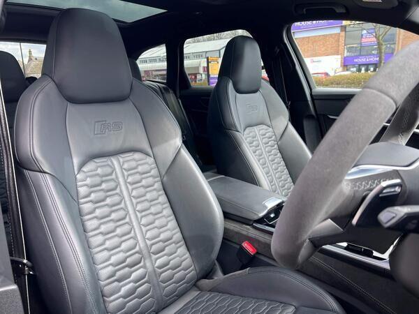 Audi RS6 Avant view 4