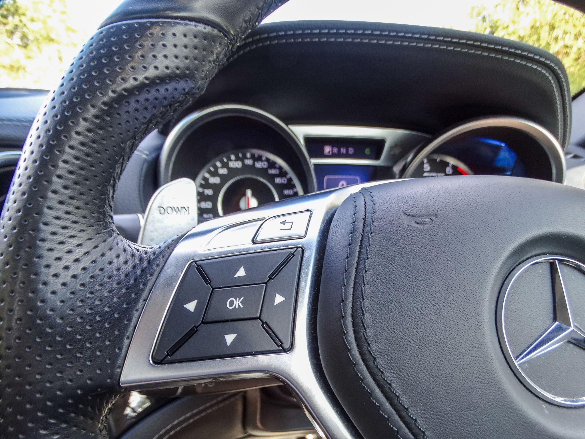 Mercedes-Benz SL view 29