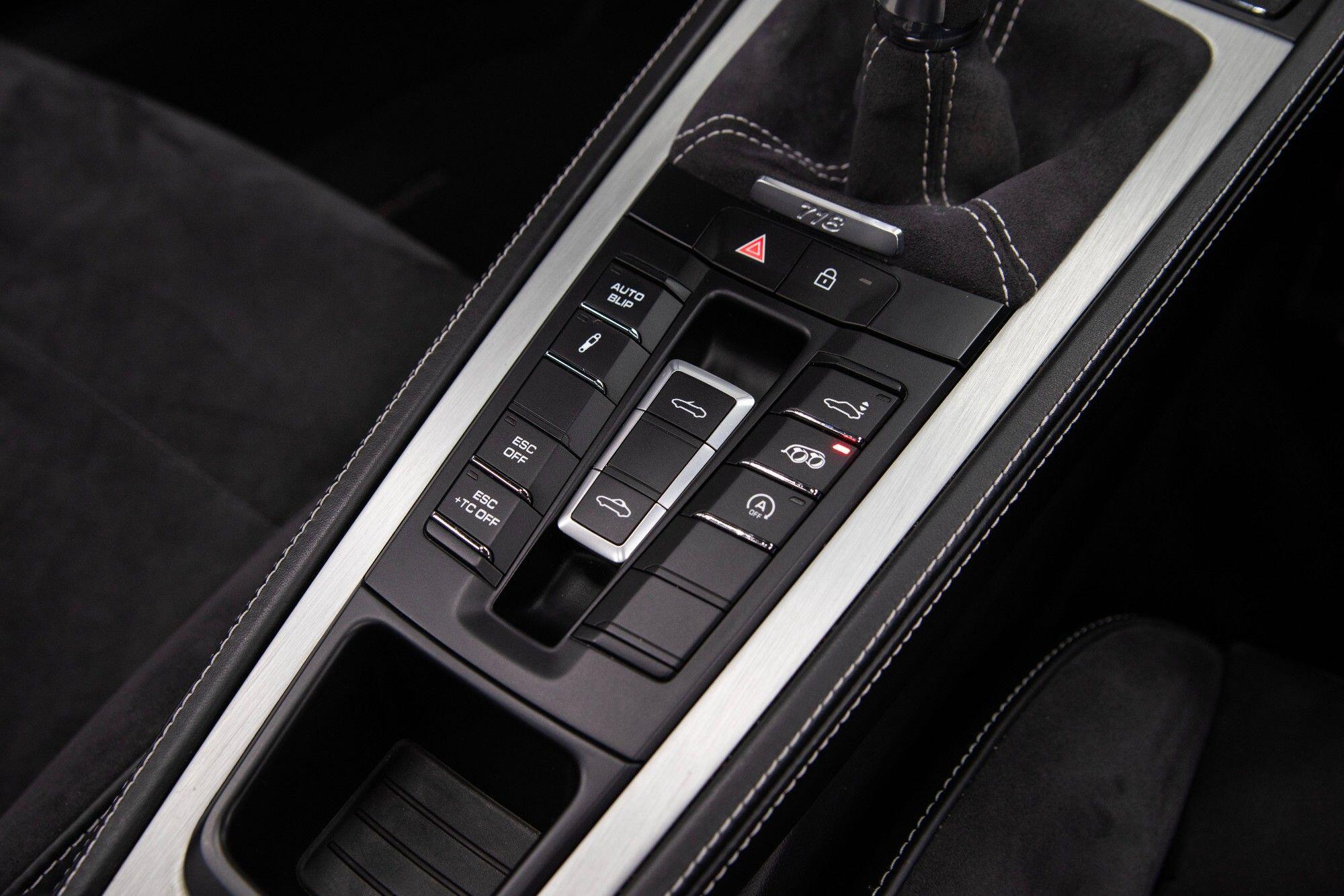 Porsche 718 Spyder view 45