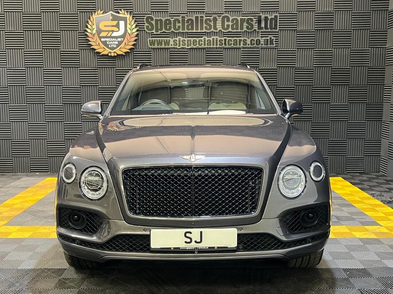 Bentley Bentayga view 3