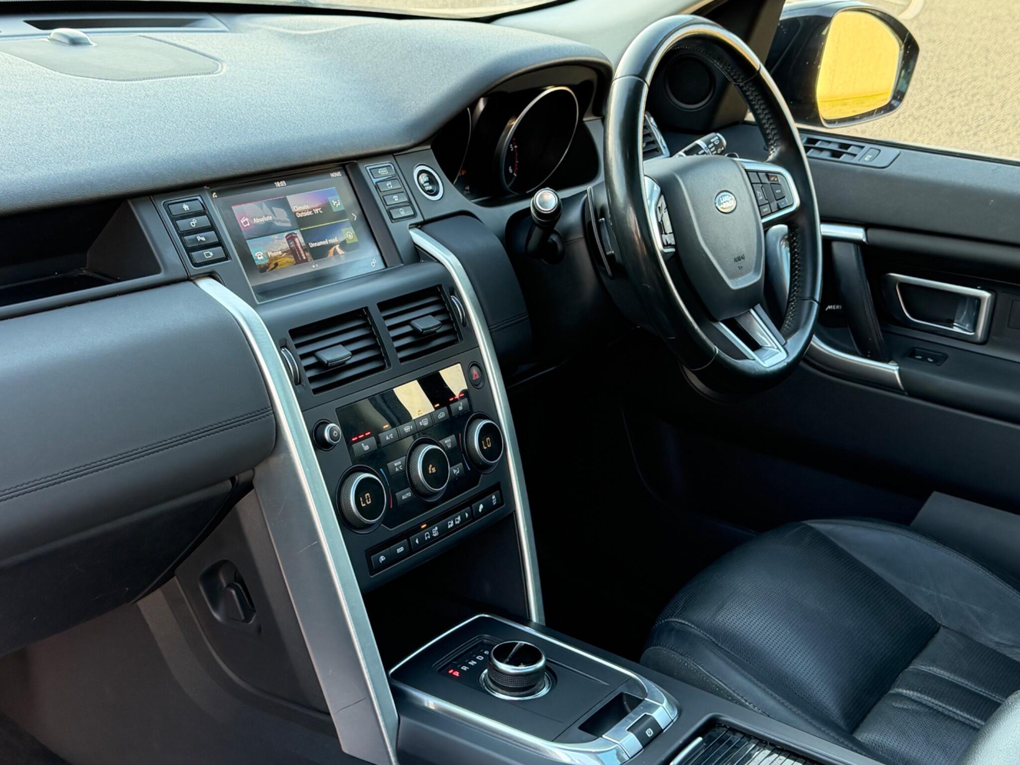 Land Rover Discovery Sport view 9