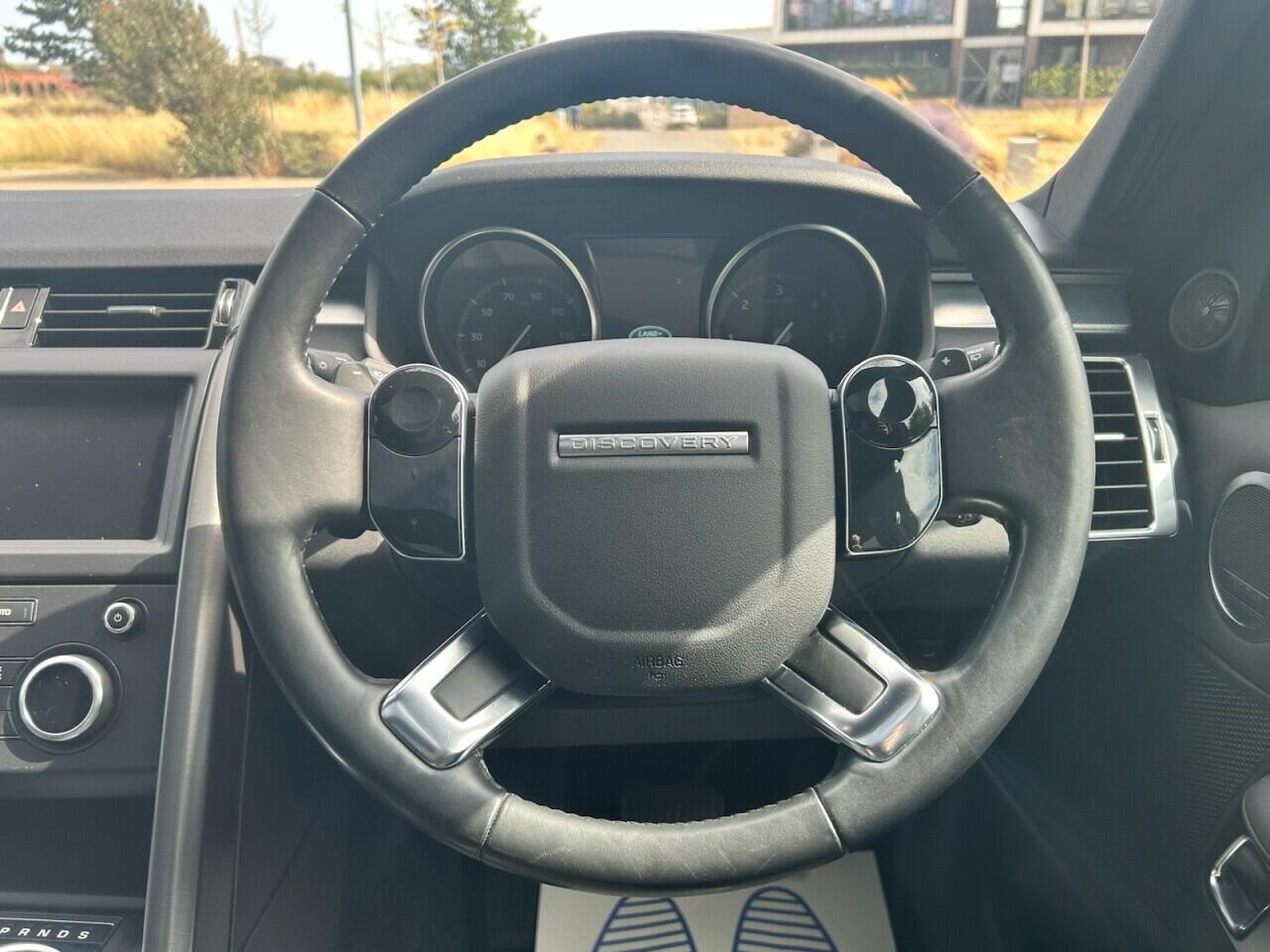 Land Rover Discovery view 33