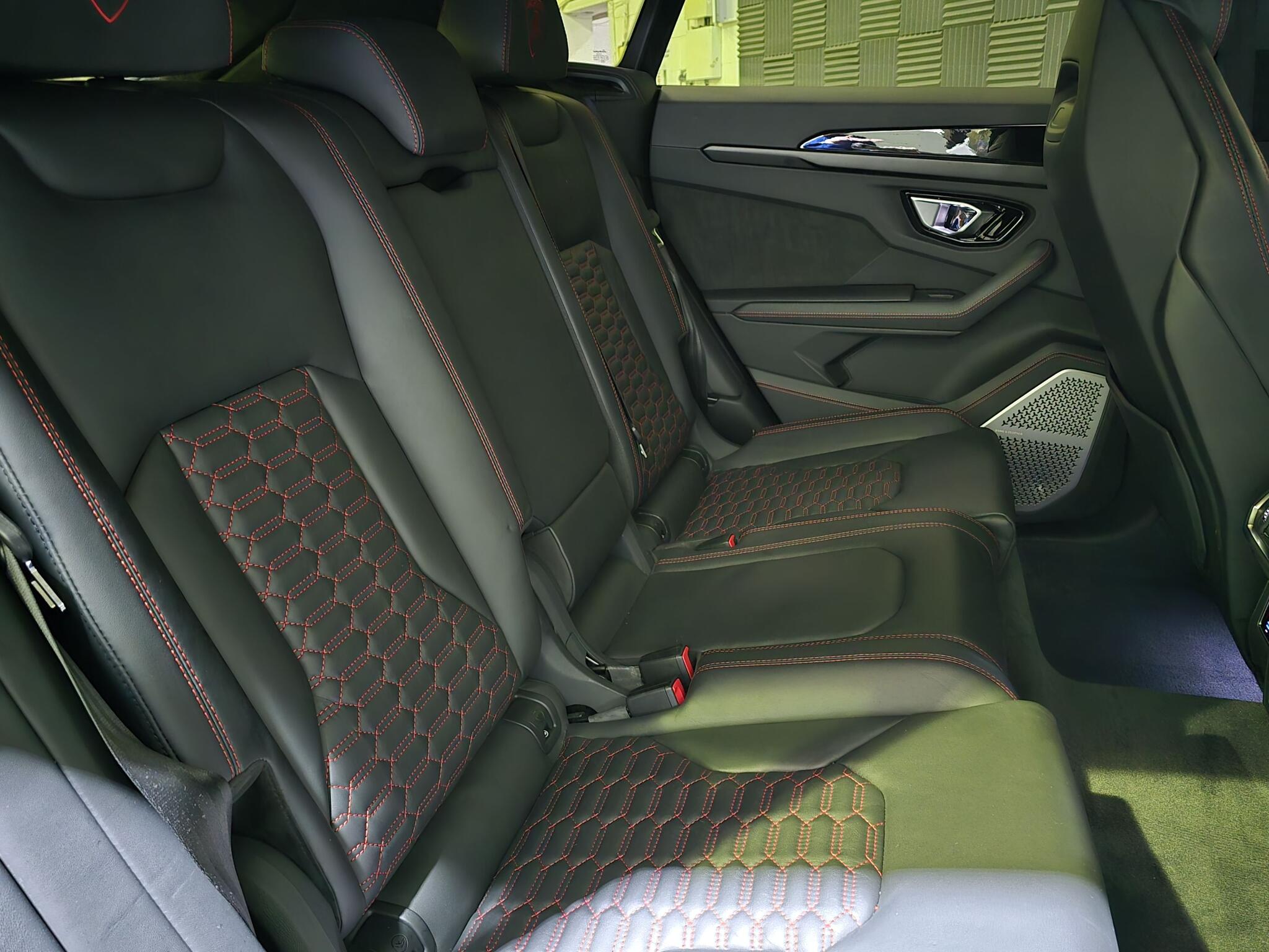 Lamborghini Urus view 16