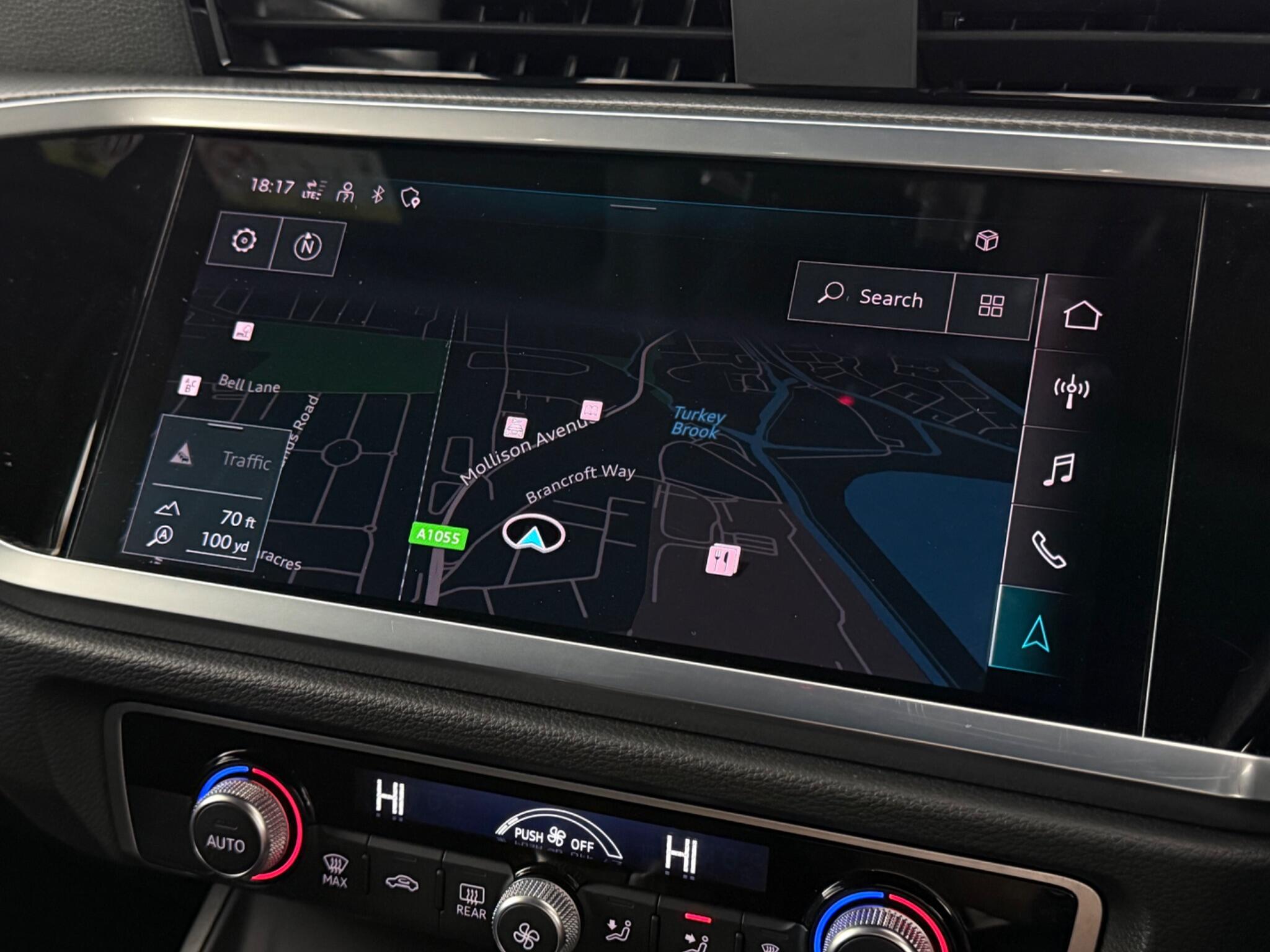 Audi Q3 view 27