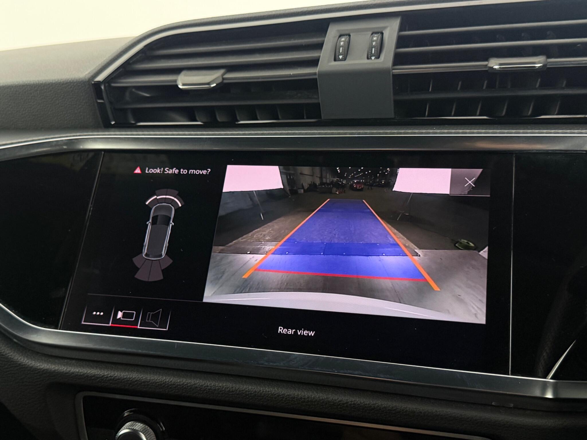 Audi Q3 view 27