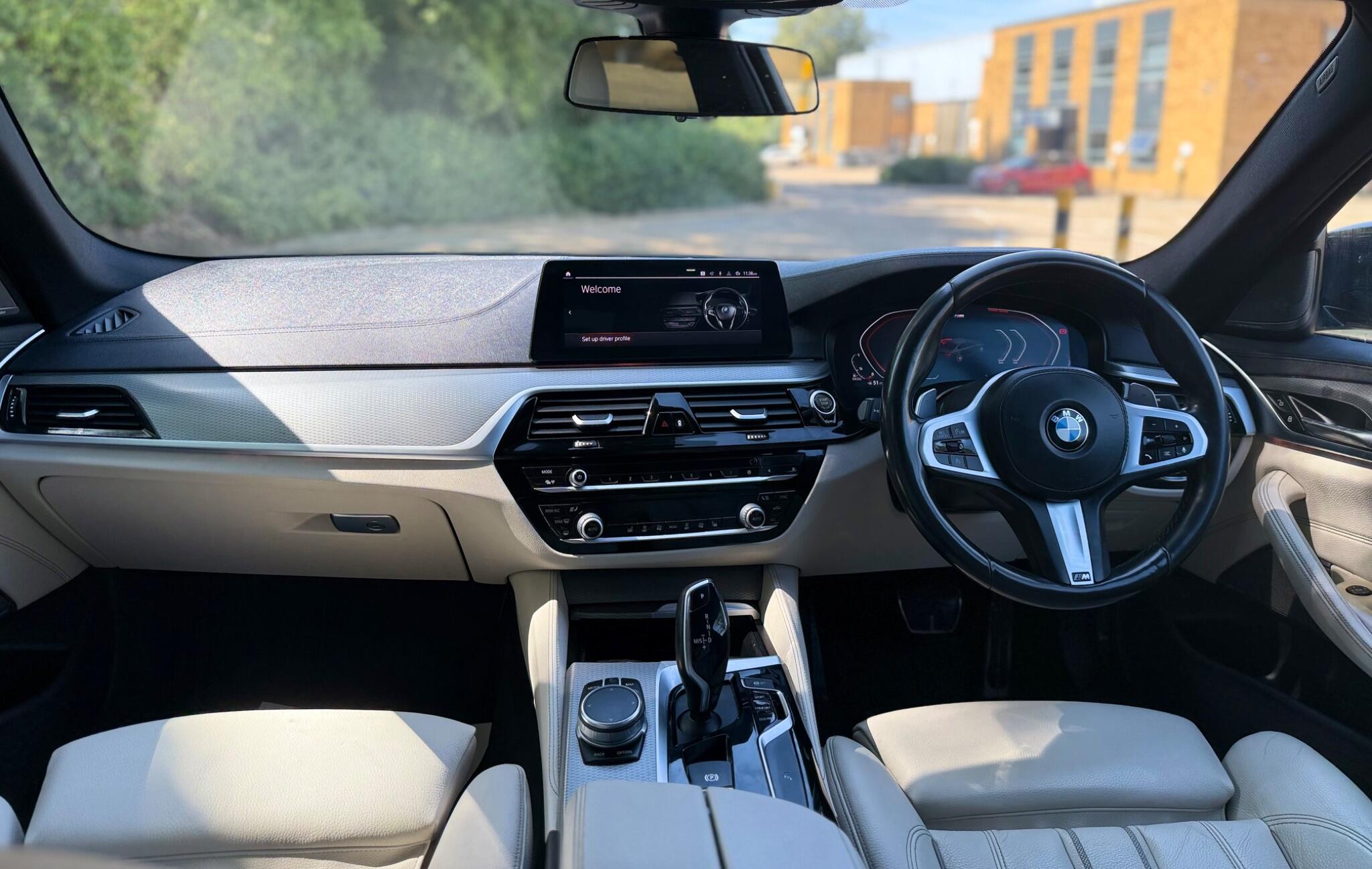 BMW 5 Series view 10