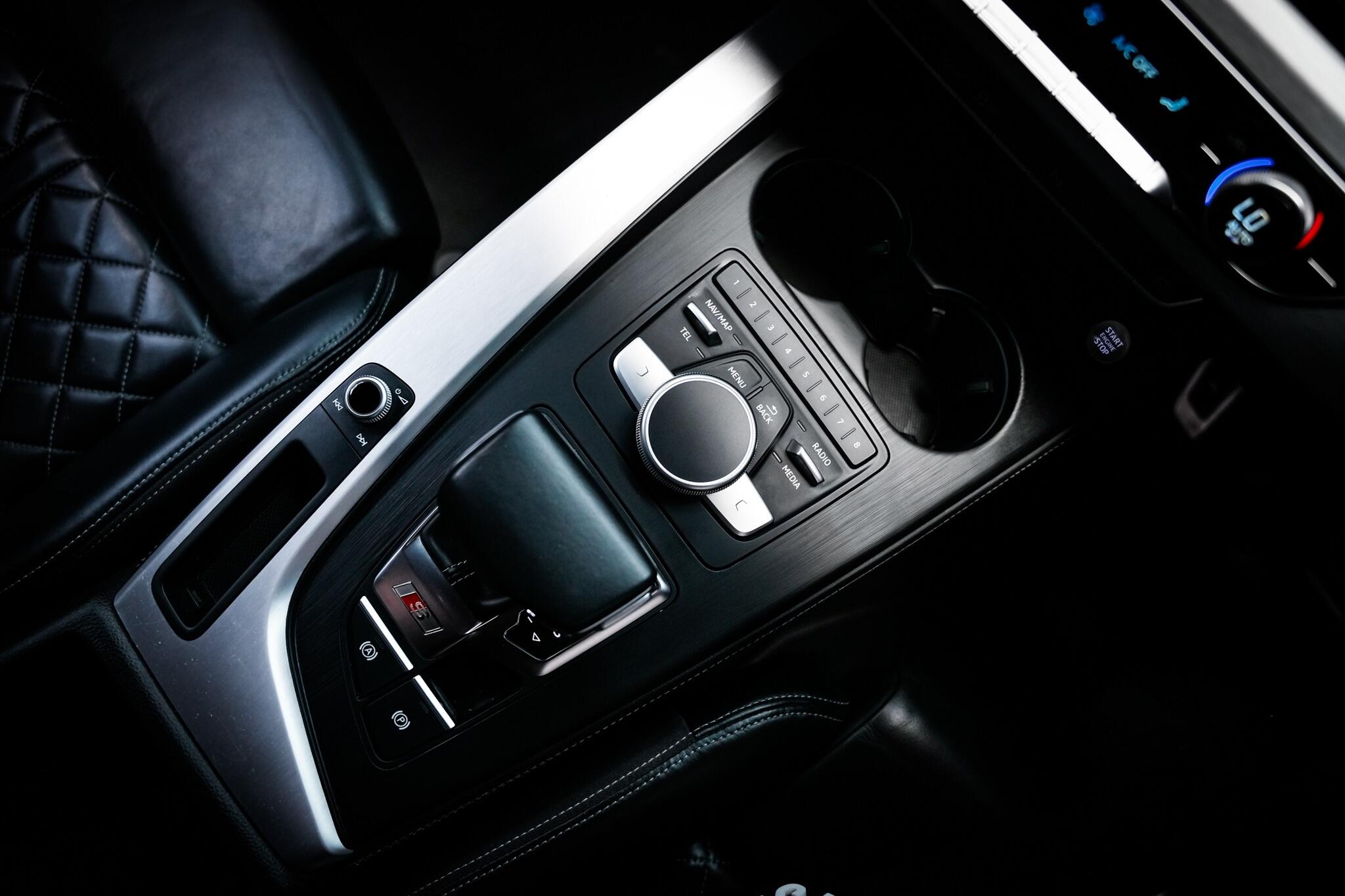 Audi S4 view 5