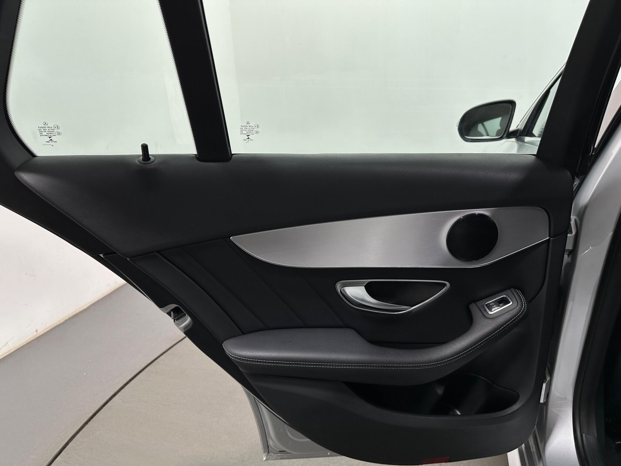 Mercedes-Benz C-Class view 41