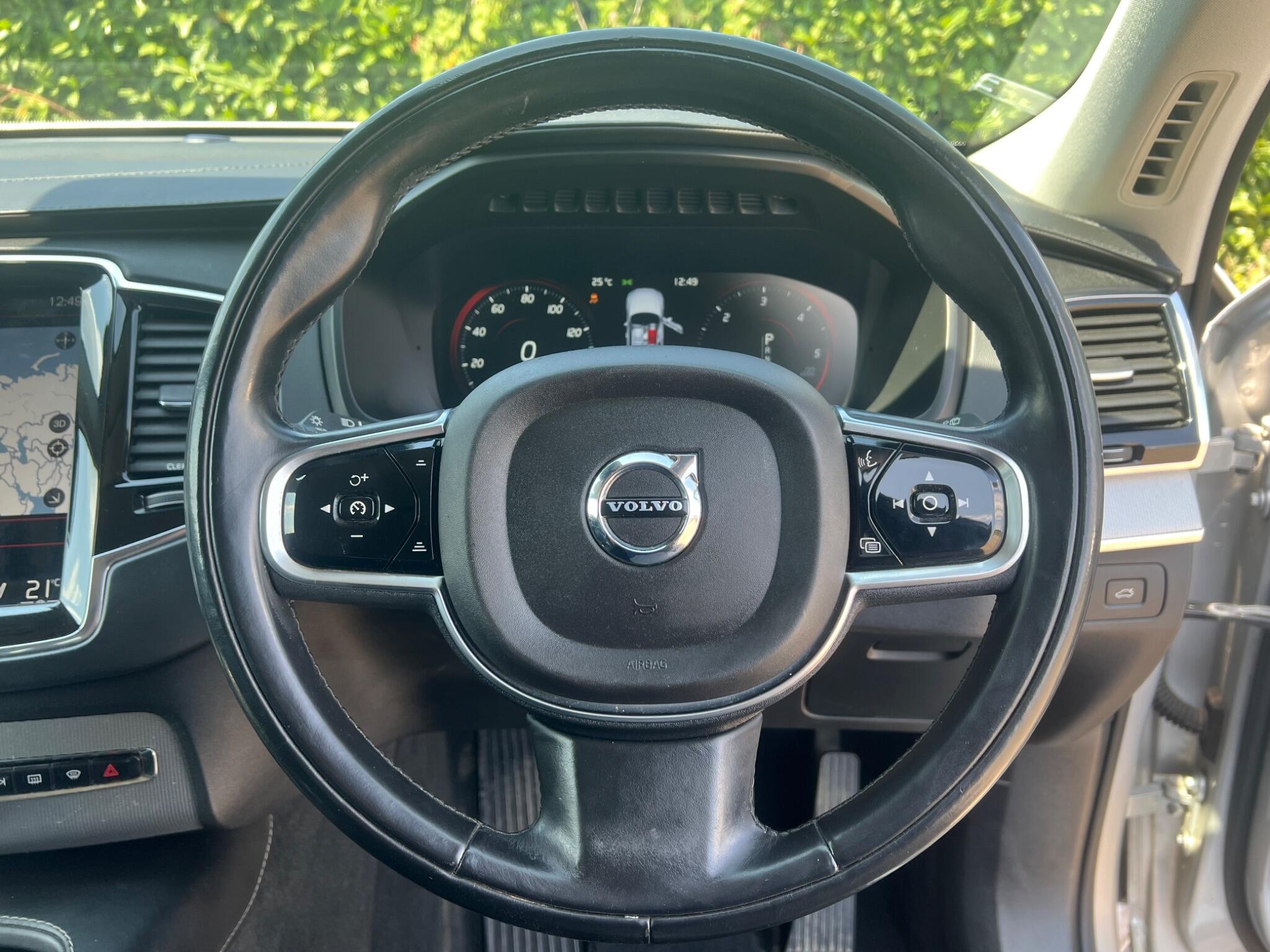 Volvo XC90 view 40