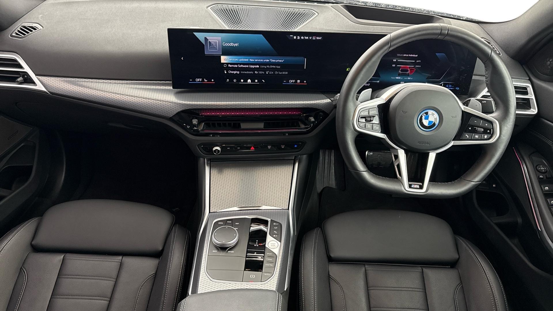 BMW 3 Series view 4
