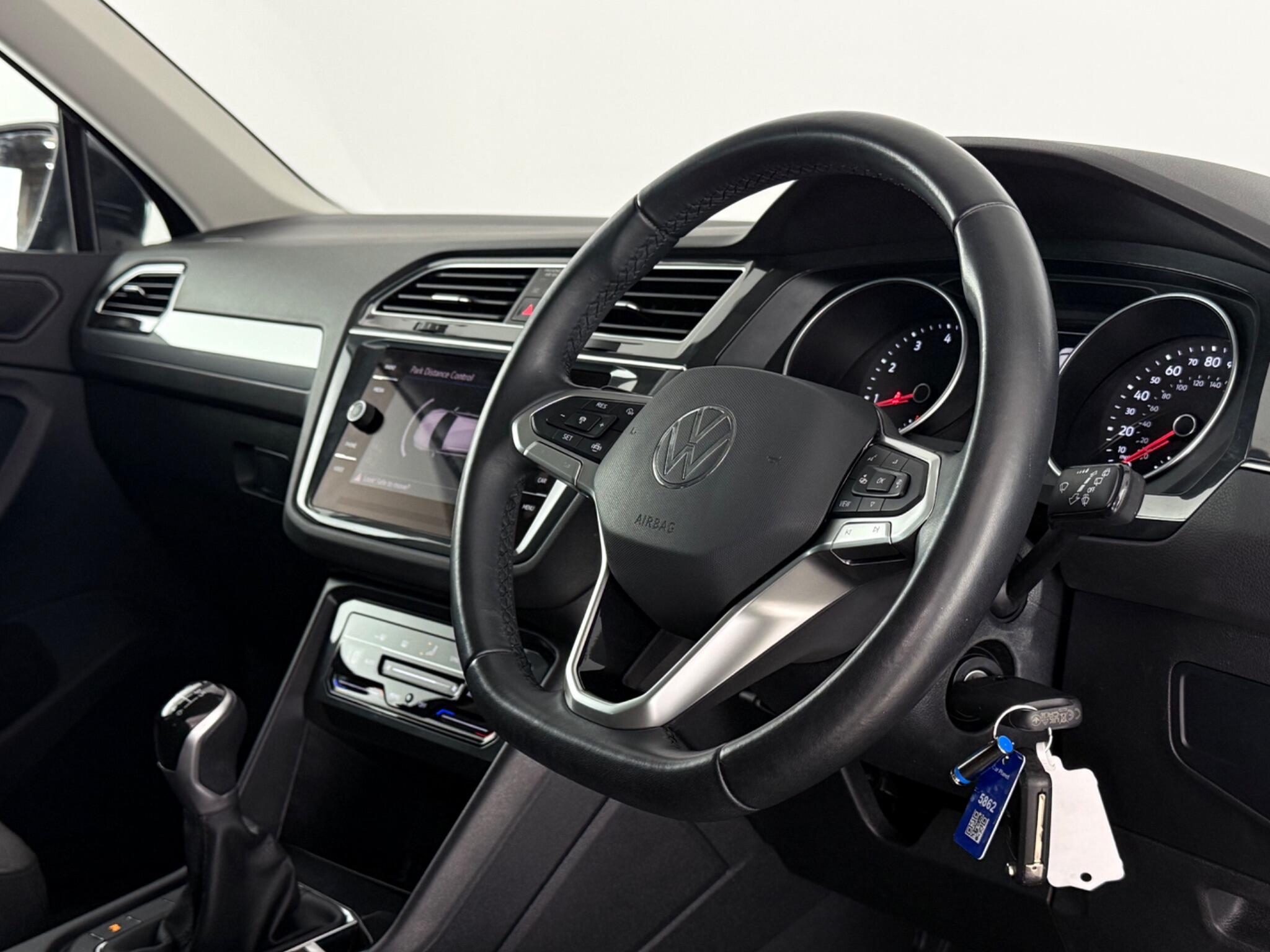 Volkswagen Tiguan view 3