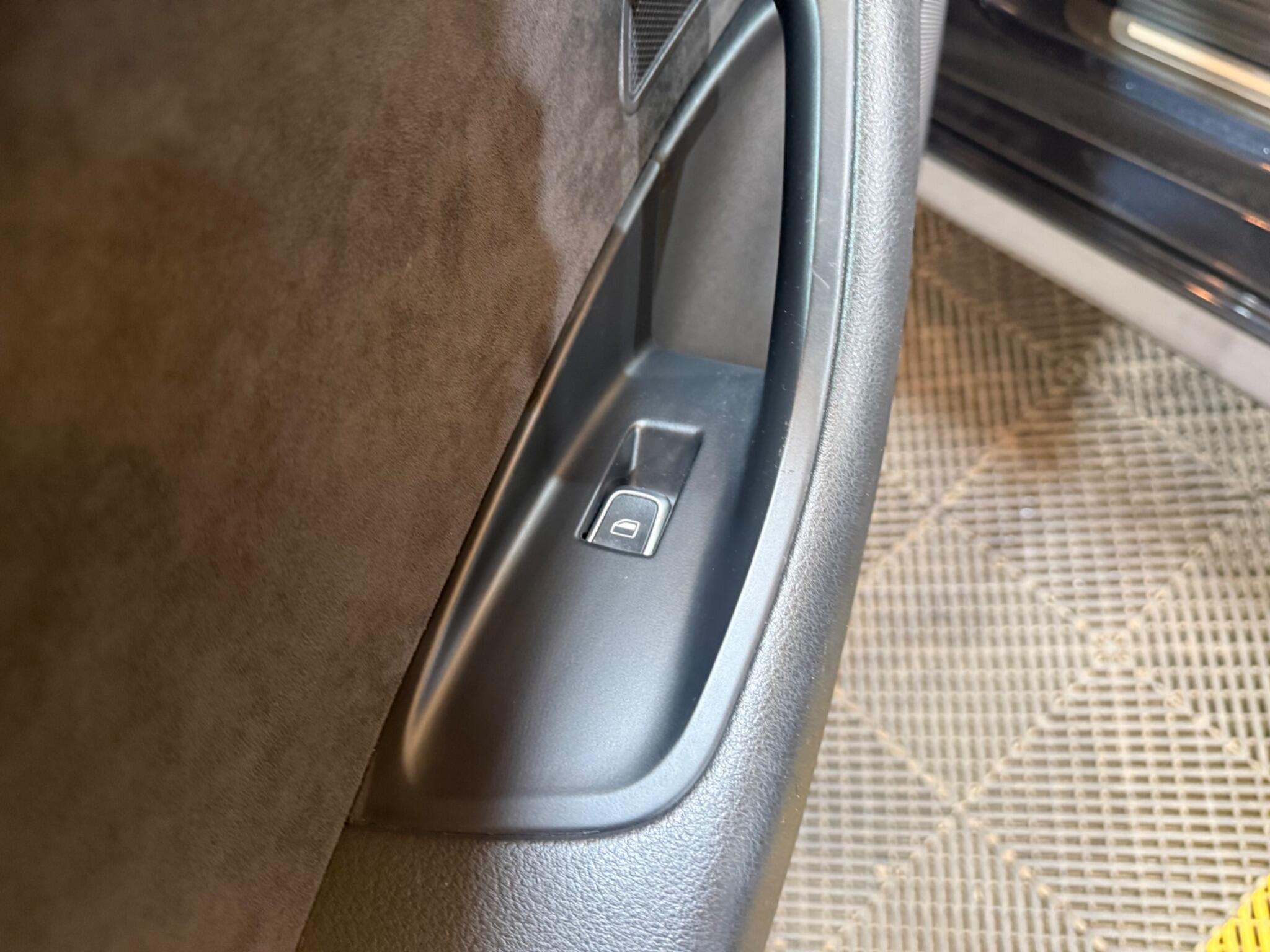 Audi A6 Avant view 36