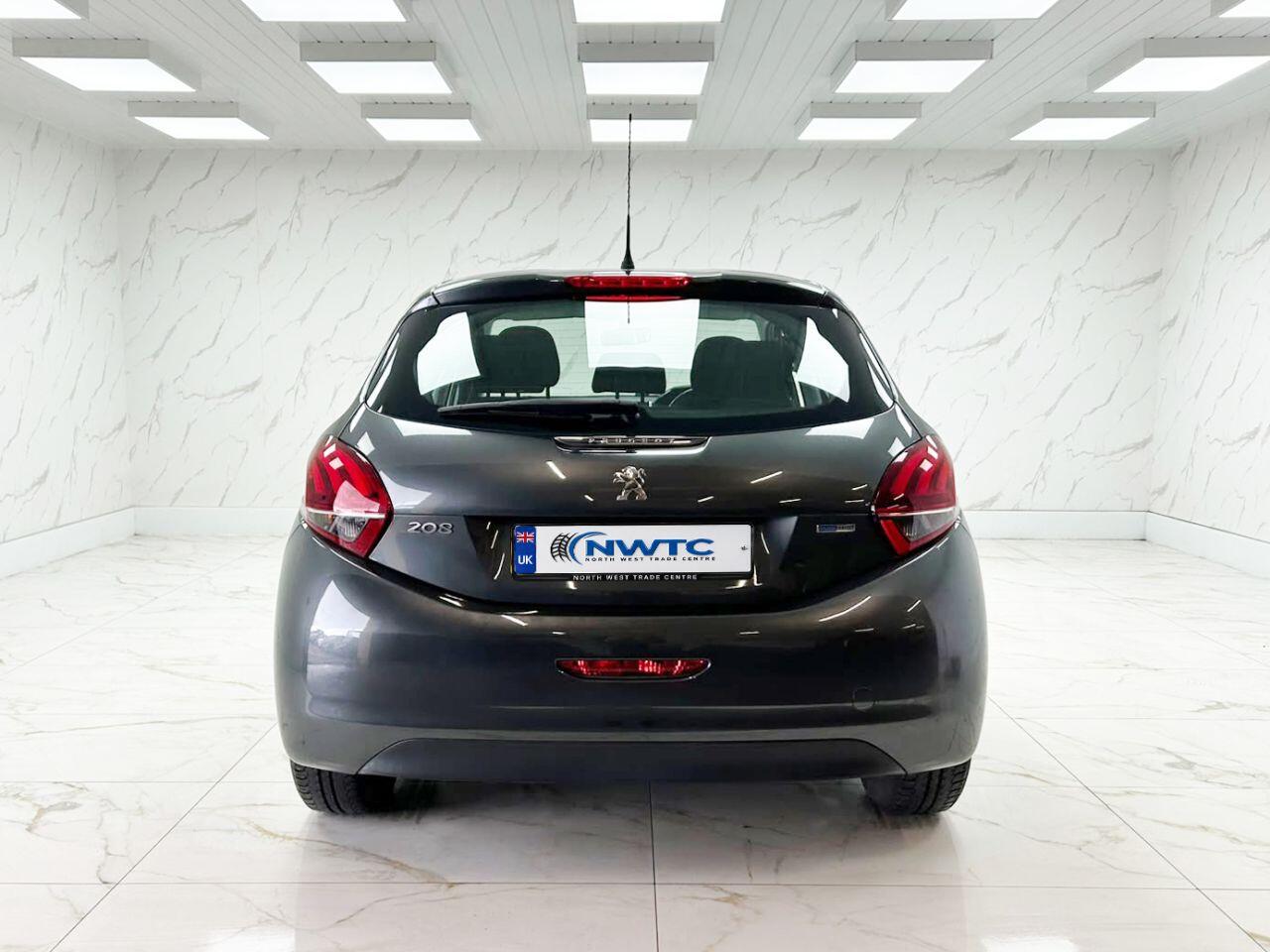 Peugeot 208 view 9