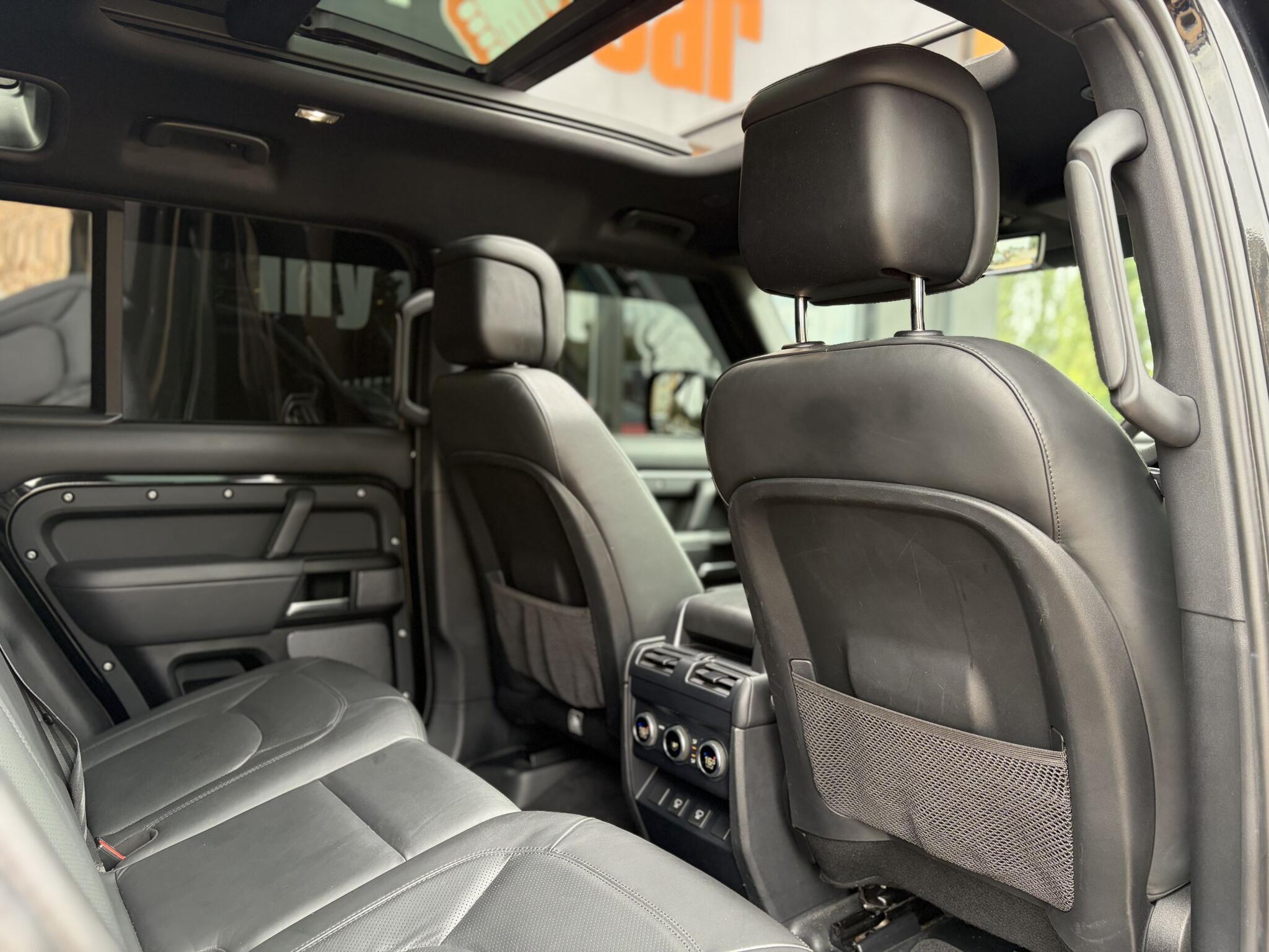 Land Rover Defender 110 view 31