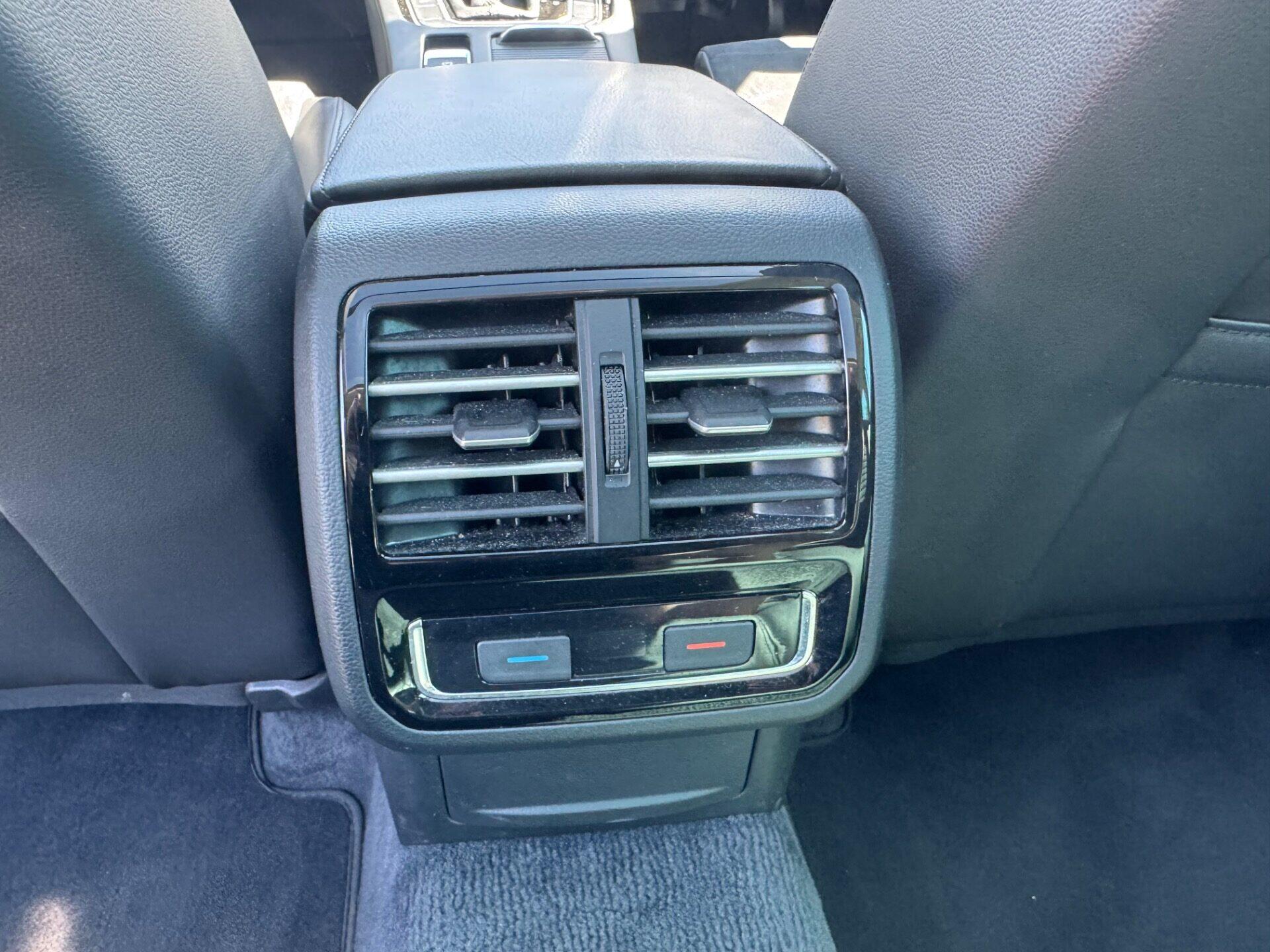 Volkswagen Passat view 37