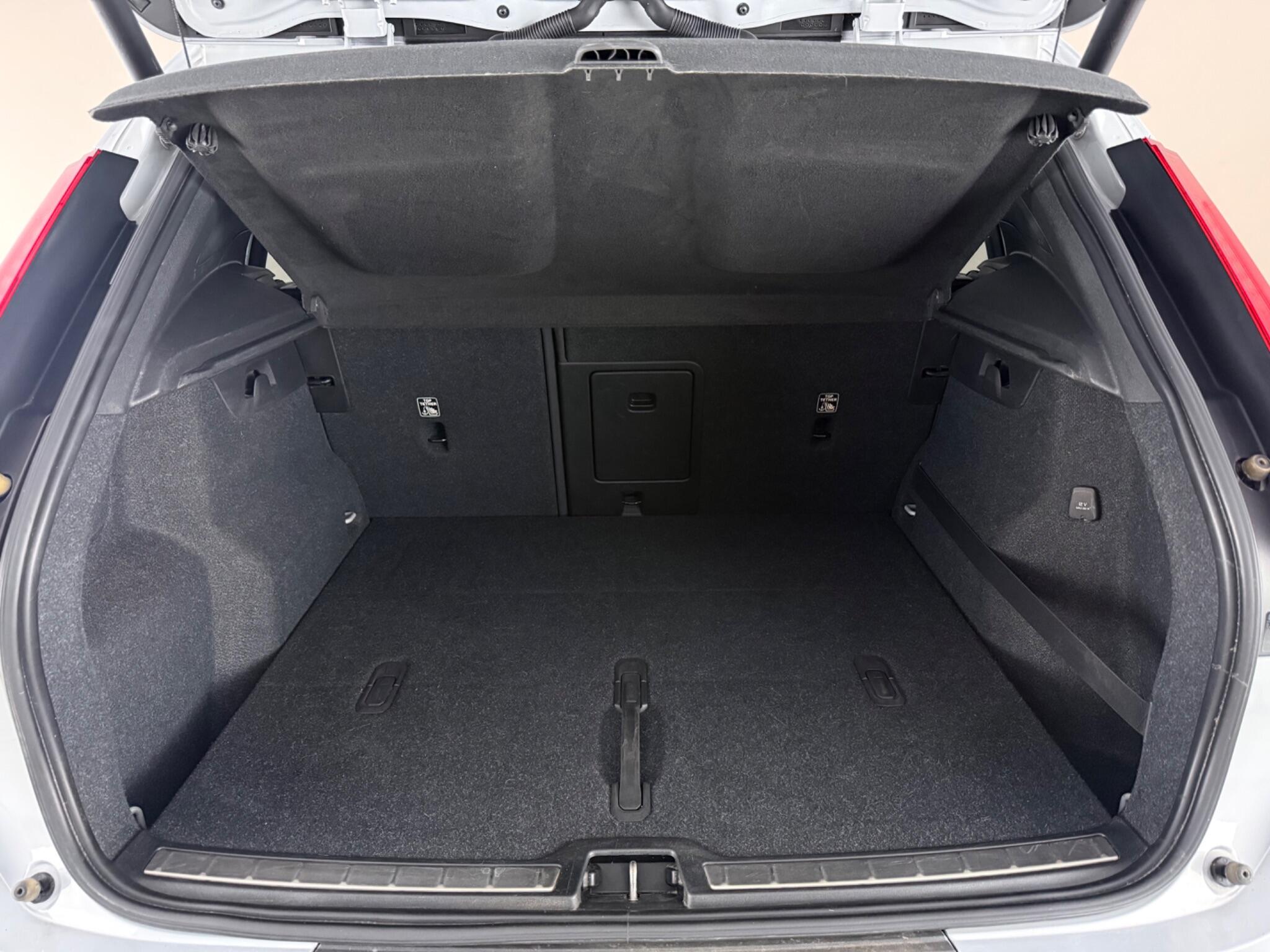Volvo XC40 view 10