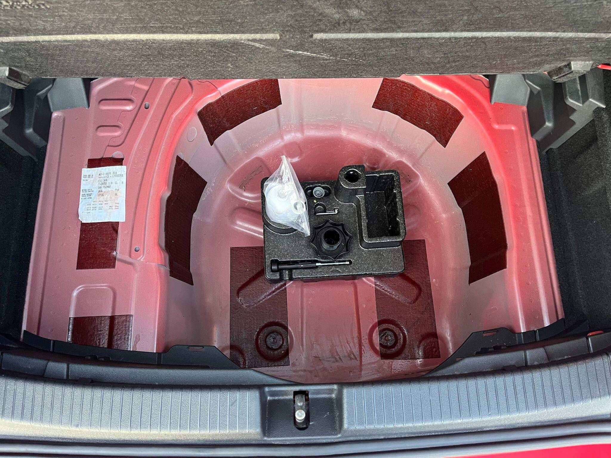 Volkswagen T-Cross view 39