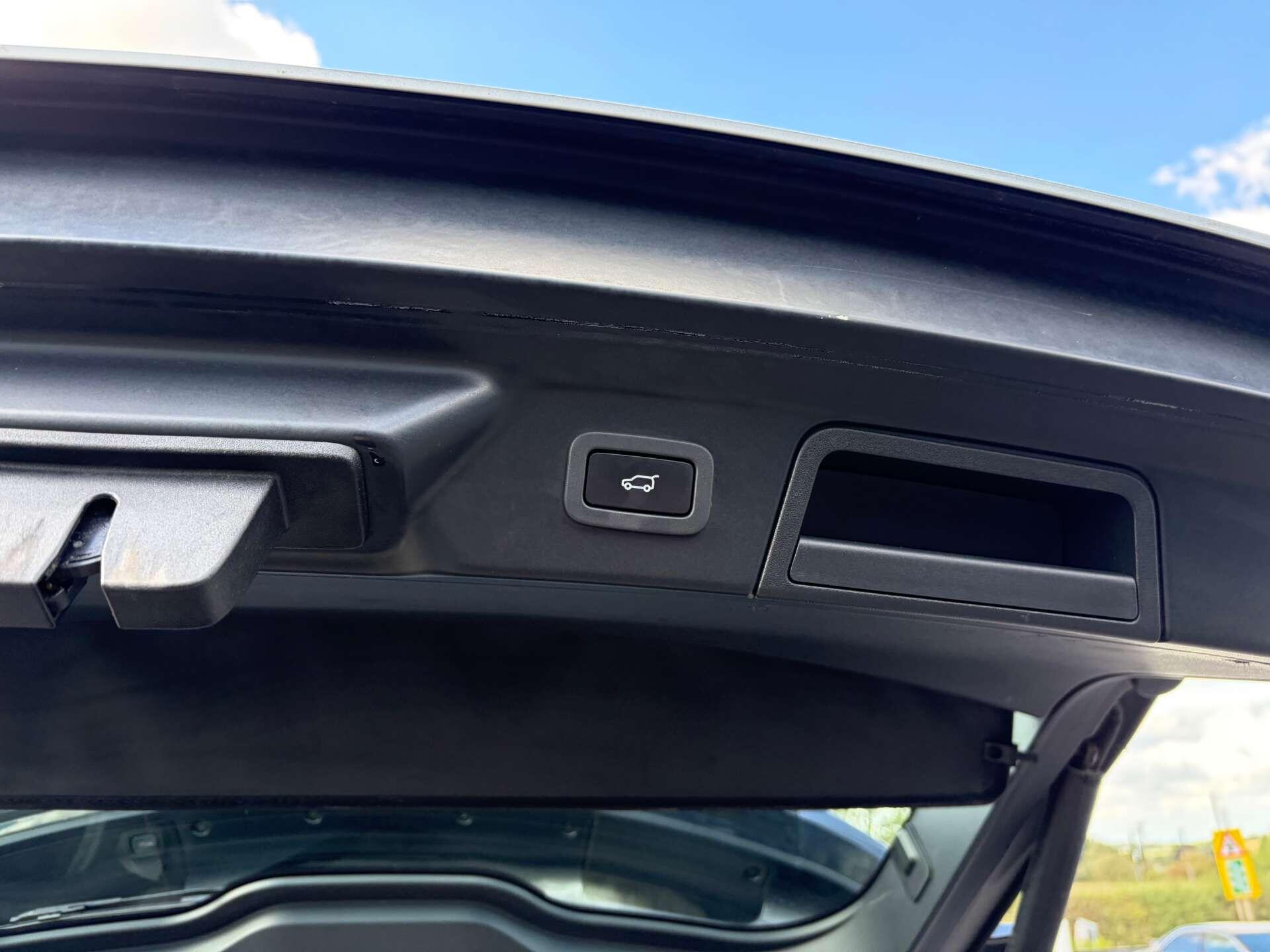 Land Rover Range Rover Velar view 26