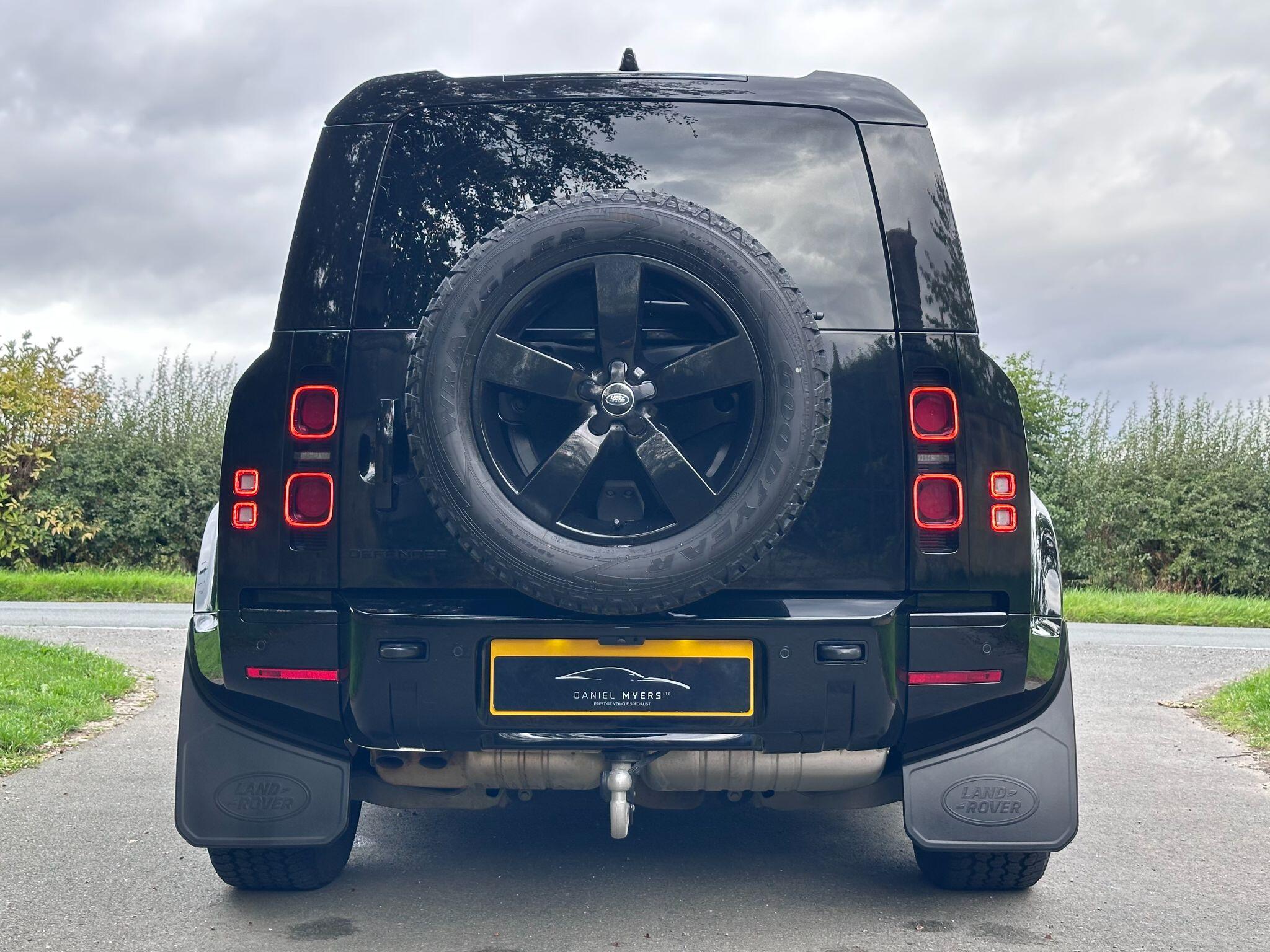 Land Rover Defender 90 view 45