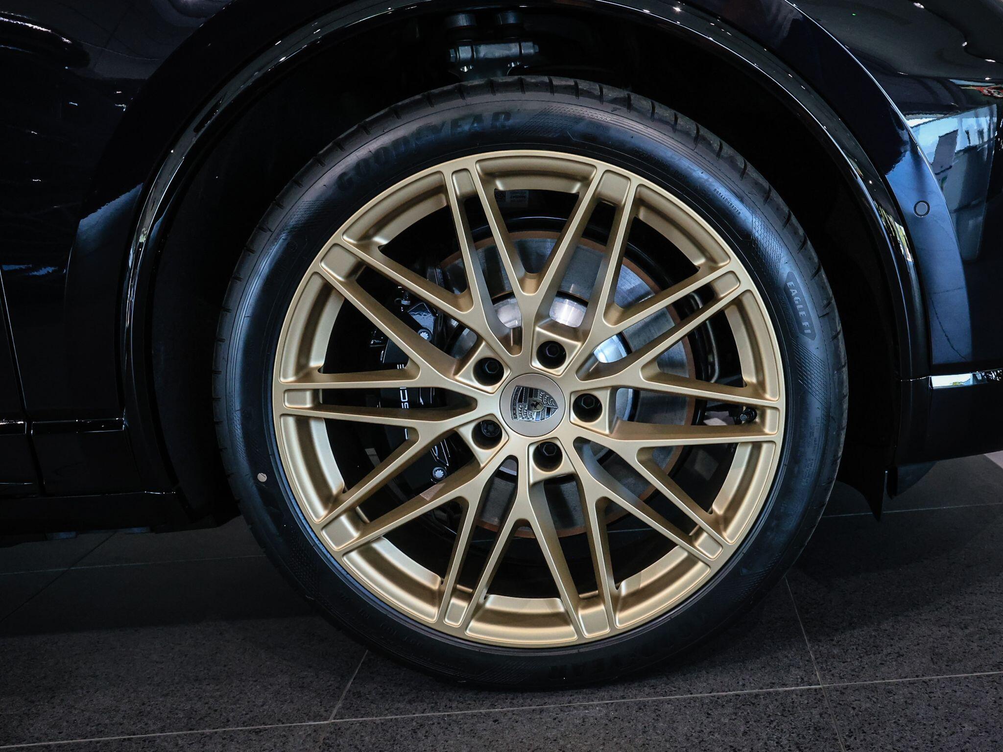 Porsche Macan view 6