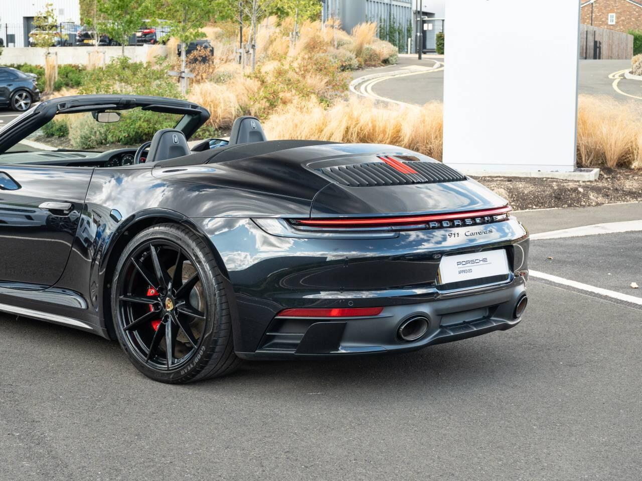 Porsche 911 view 8