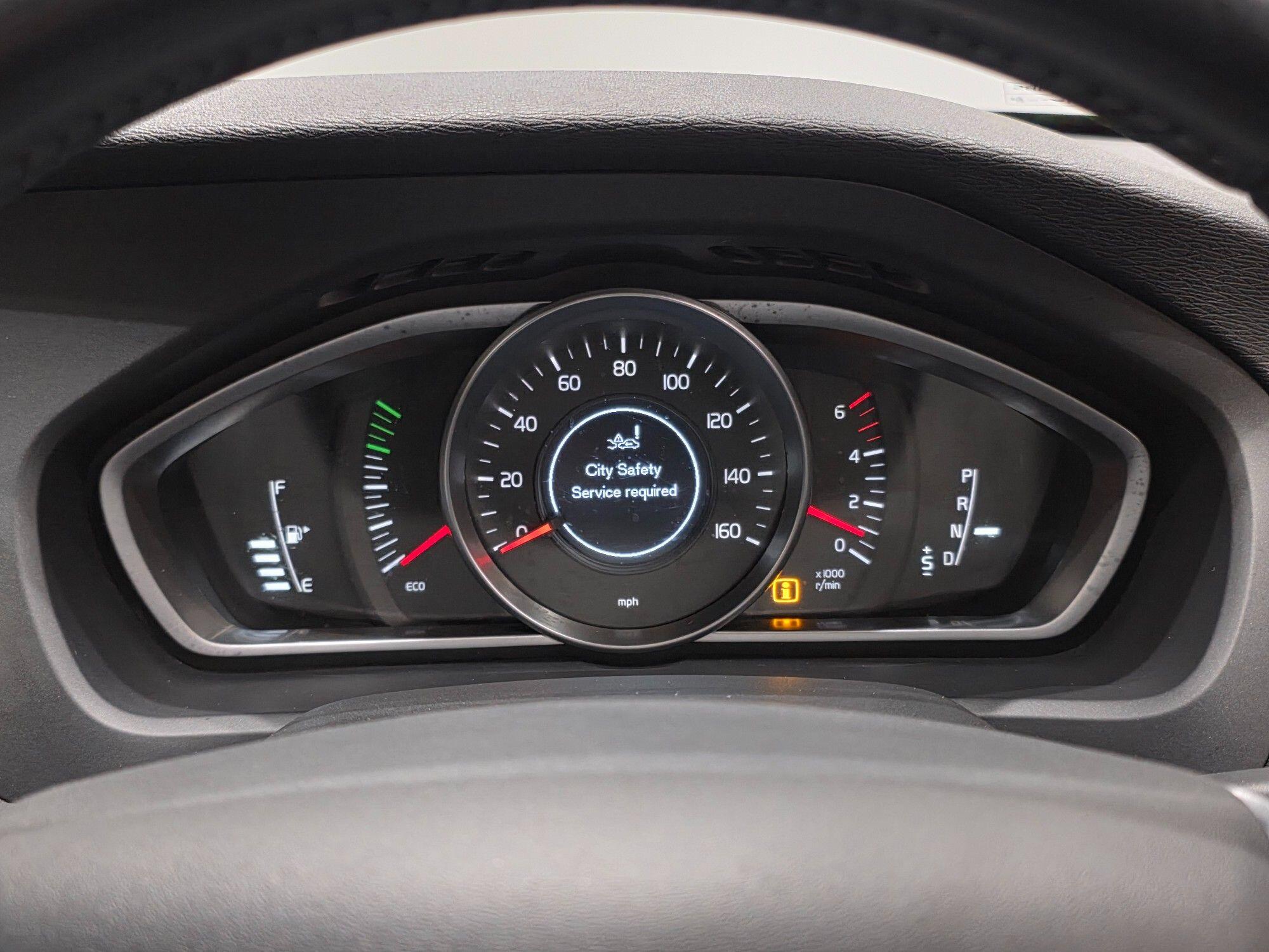 Volvo V40 Cross Country view 26