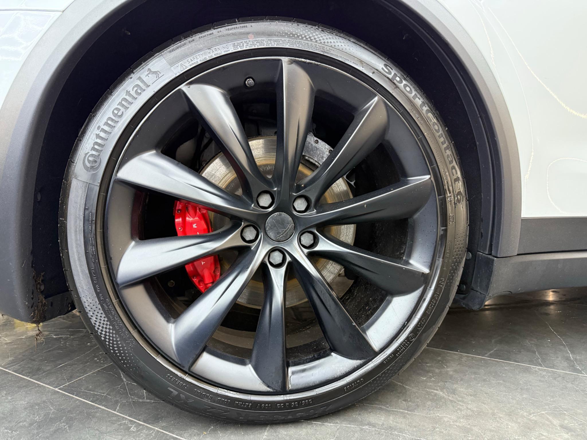 Tesla Model X view 46