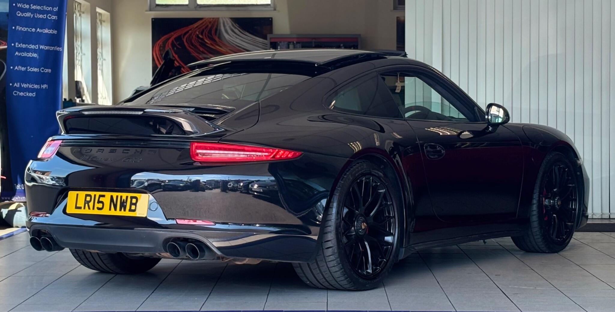 Porsche 911 view 8