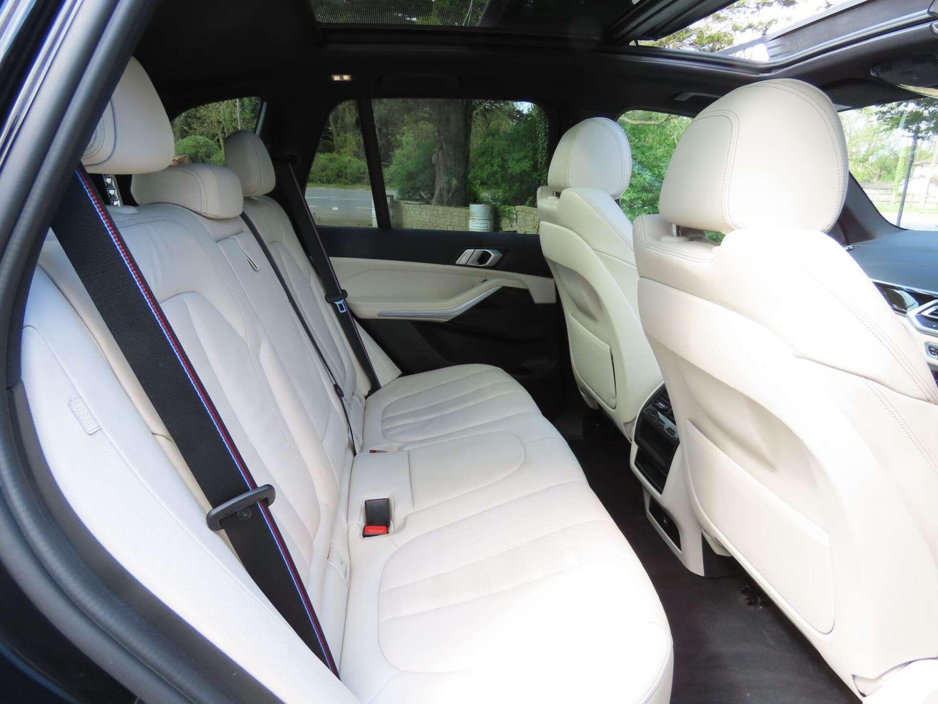BMW X5 view 10