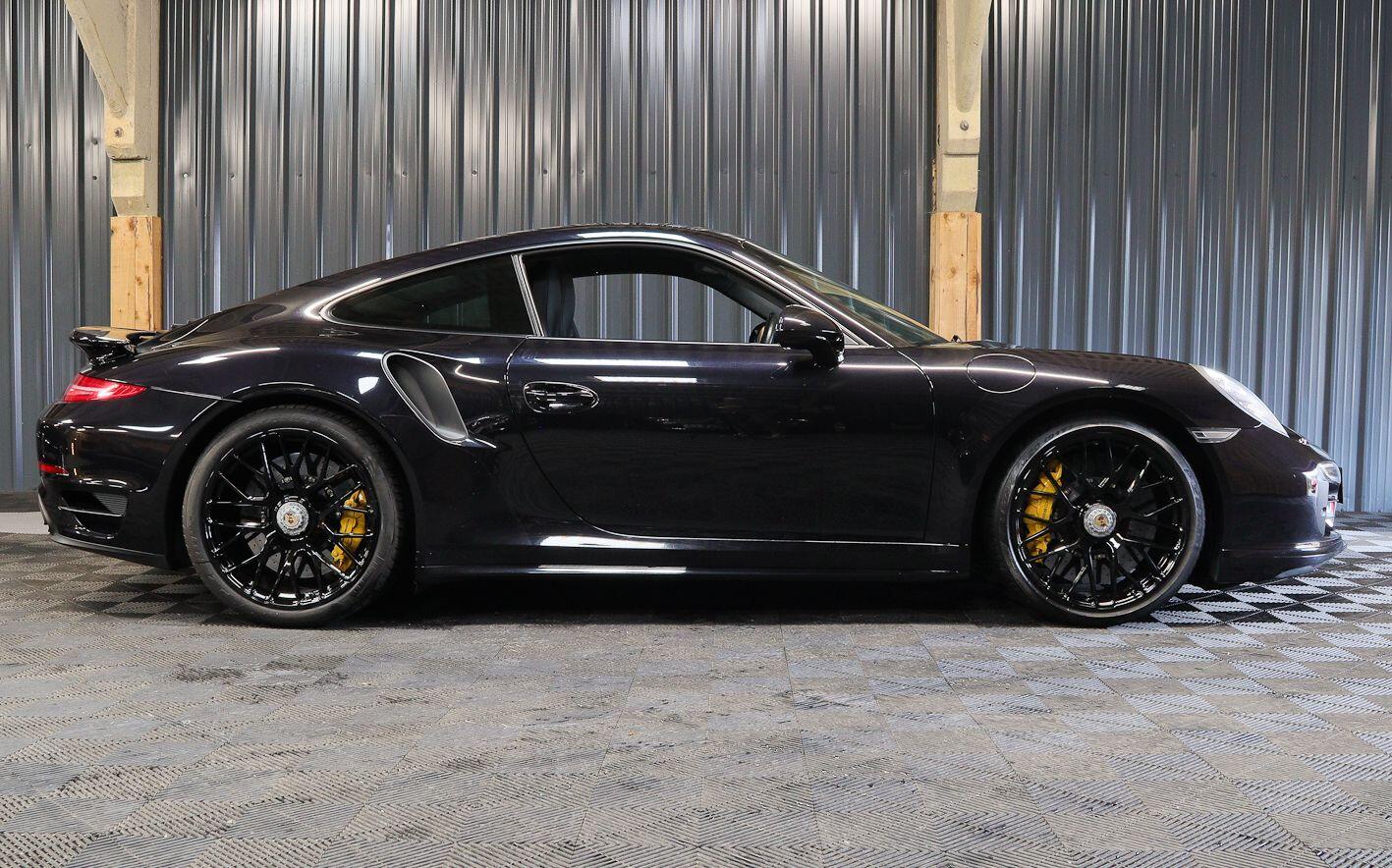 Porsche 911 view 24
