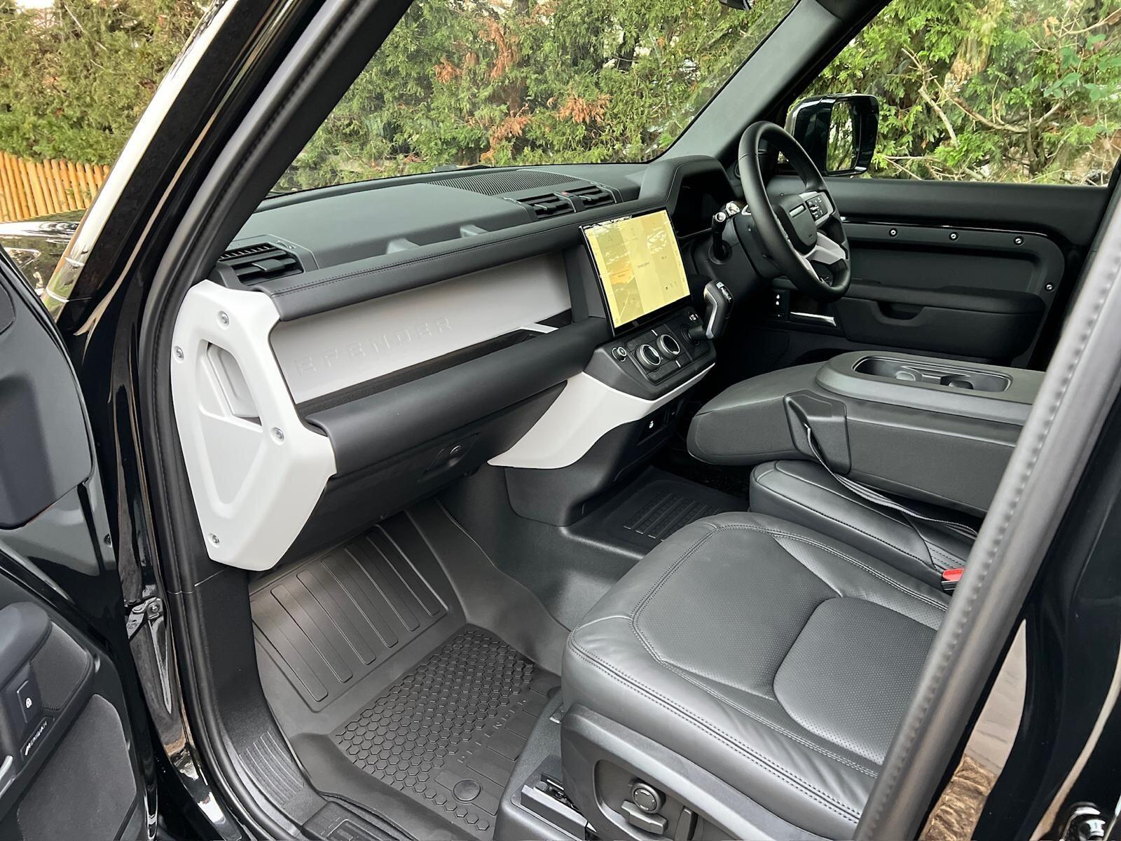 Land Rover Defender view 22